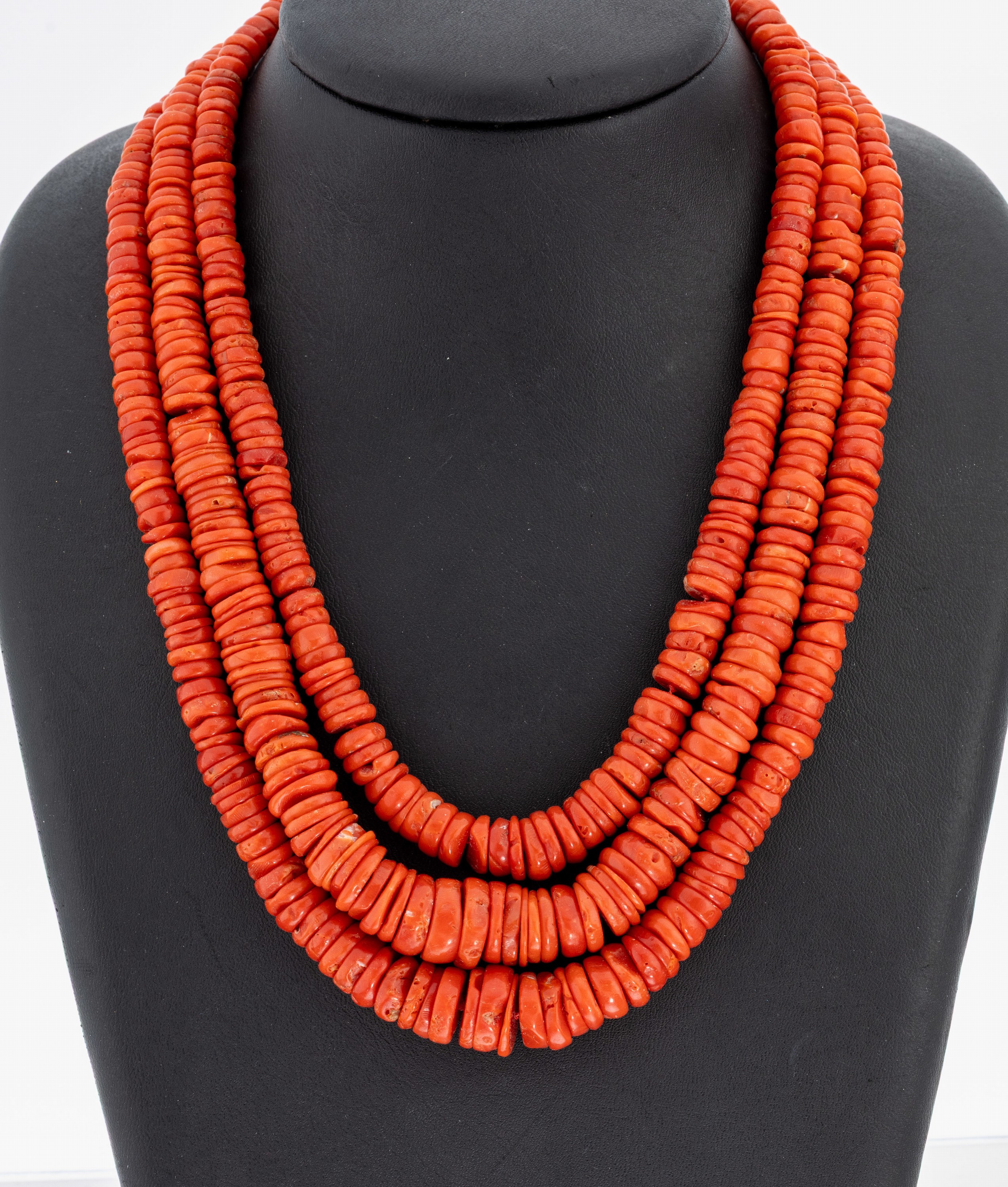 Image 27010618 - Korallen-Collier mit 18 kt Gold Schließe, GG 750/000, 3-rhg. Korallen-Linsen im ...