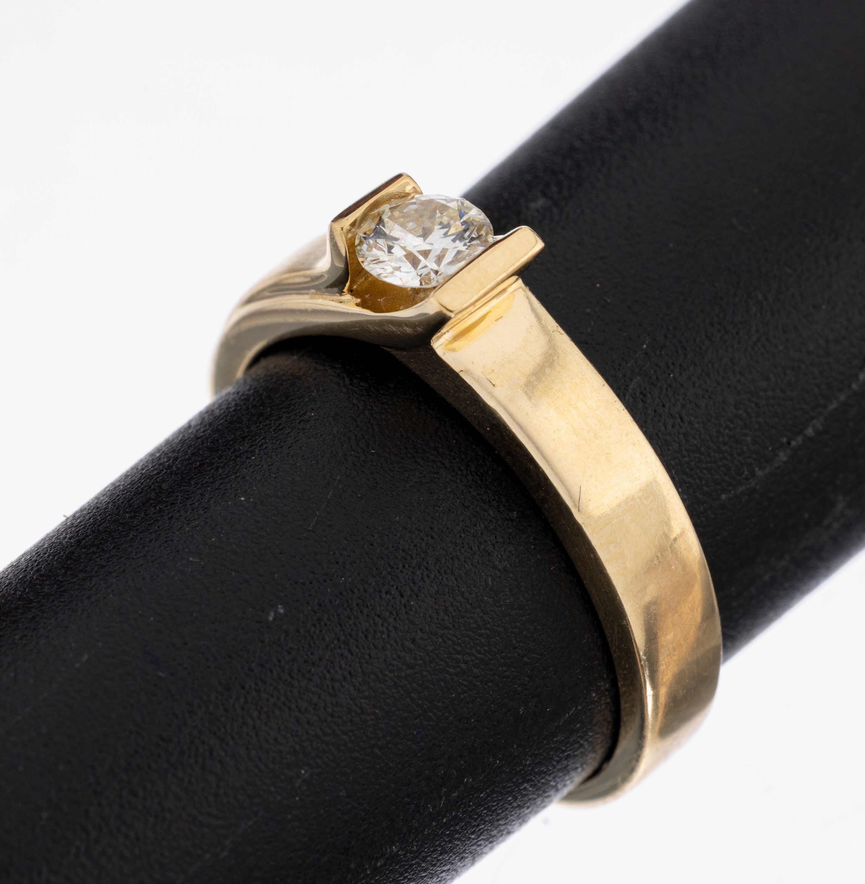 Image 27010619 - 14 kt Gold Brillant-Ring, GG 585/000, Brillant ca. 0.25 ct Weiß/vs, RW 52, ca. 4.6 g ...