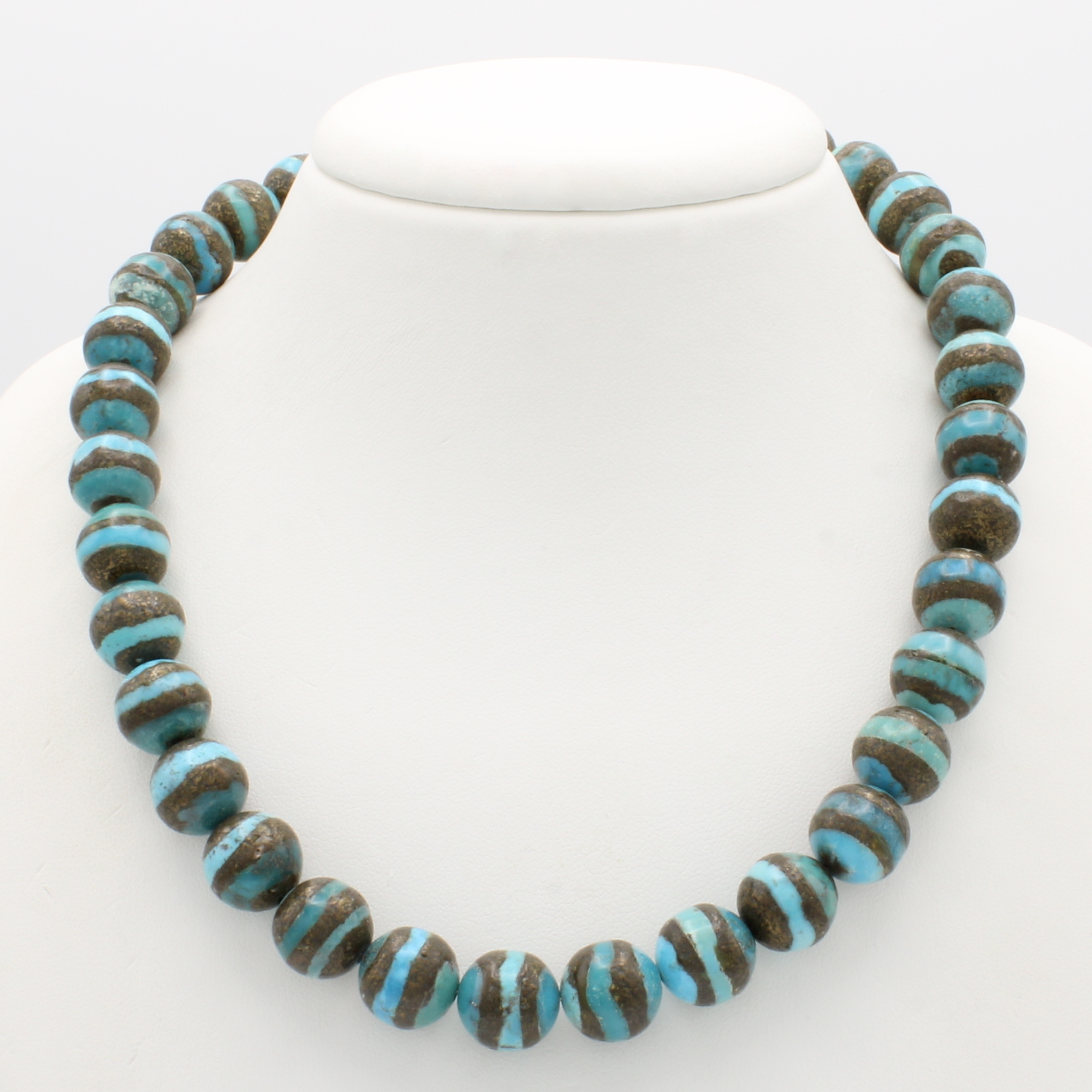 Image 27010631 - Türkiskugelkette, mit Kupfereinlagen, ver- gold. Karabinerverschl., D. ca. 12 mm, L. ...