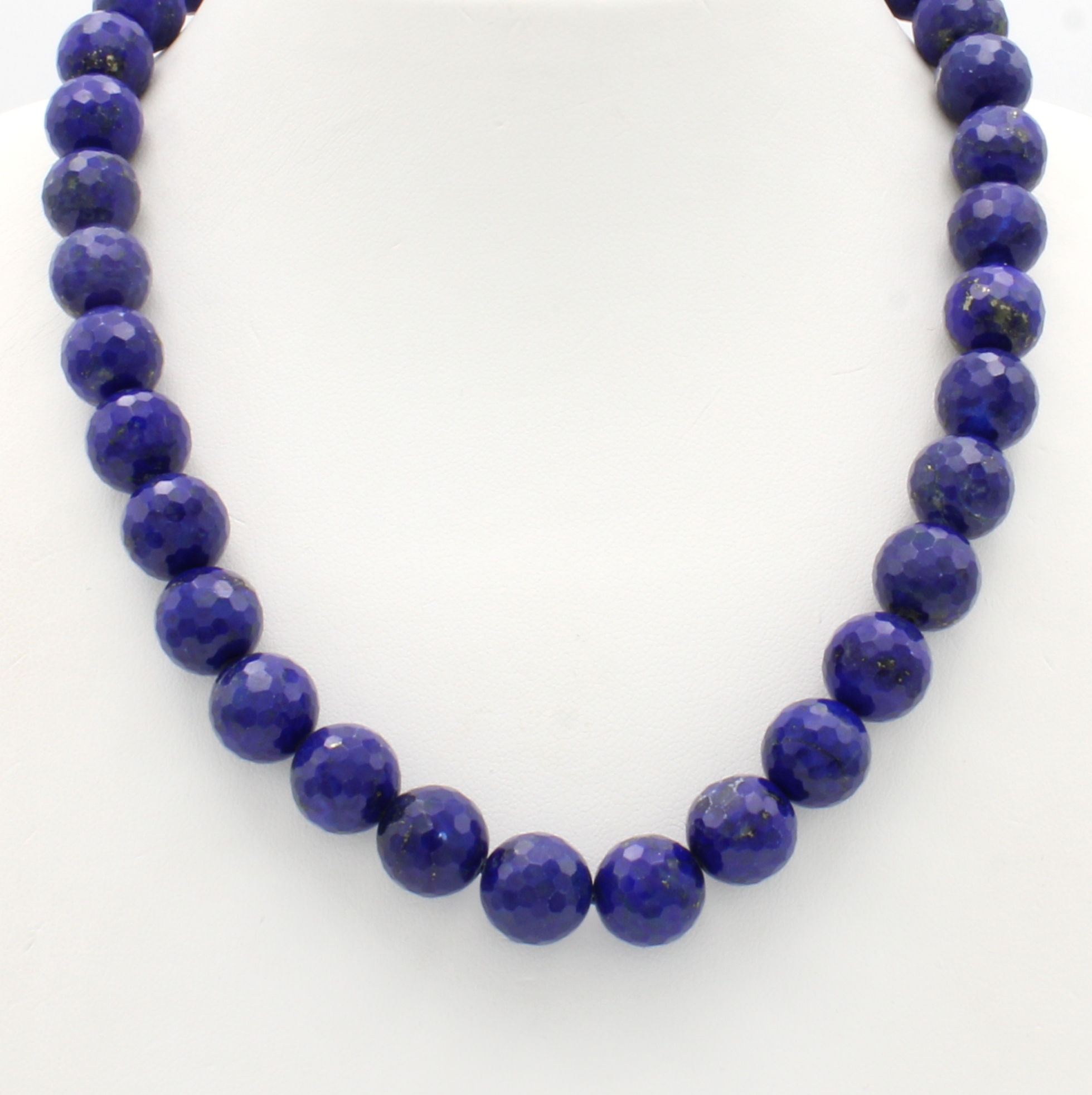 Image 27010643 - Lapislazulikette, verg. Karabinerschl., fac. Kugeln D. ca. 12 mm, natur, L. ca. 42 cm ...