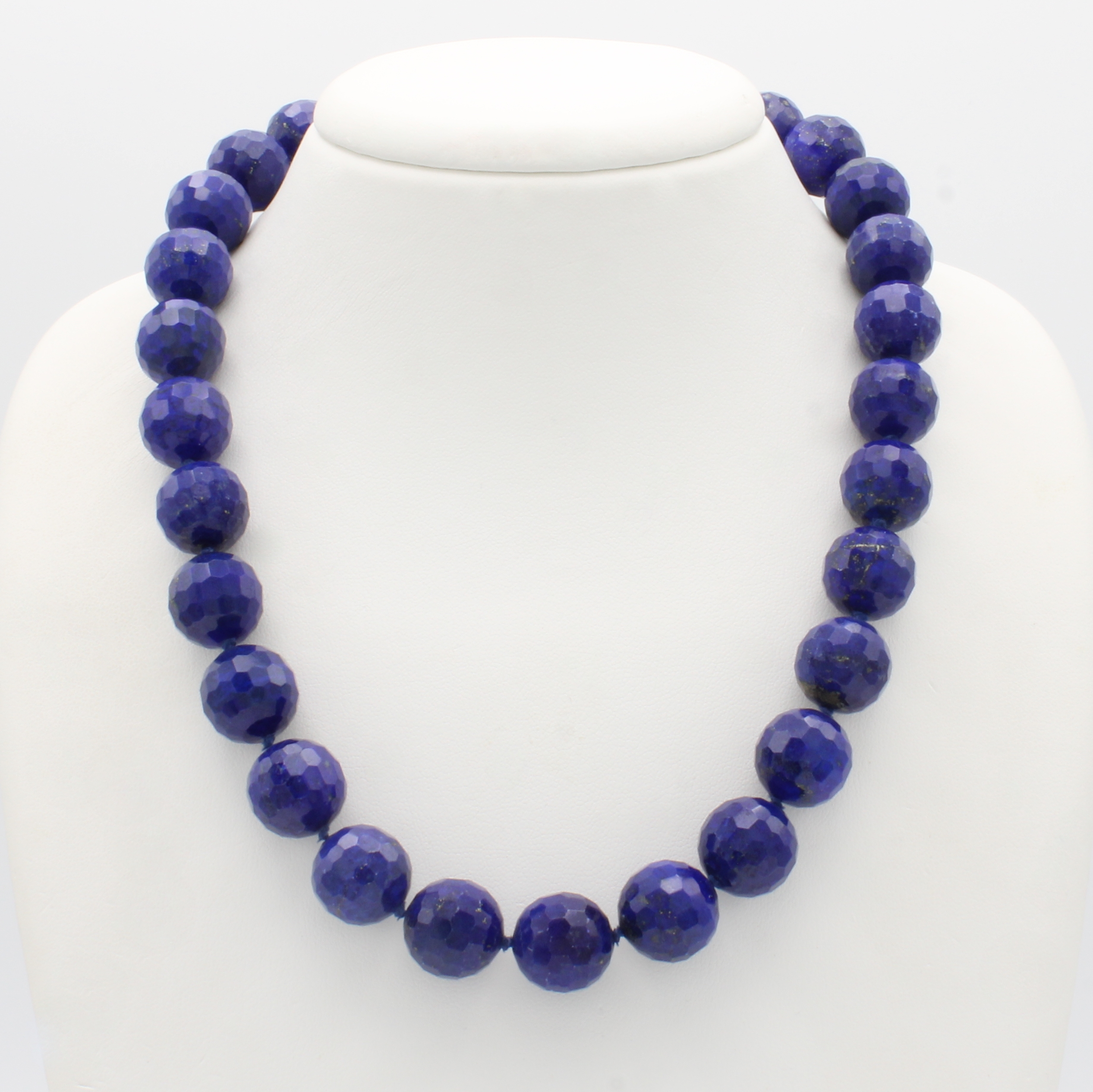 Image 27010647 - Lapislazulikugelkette, Natur, fac., Kugeld. ca. 14 mm, L. ca. 45.5 cm Schätzpreis: ...