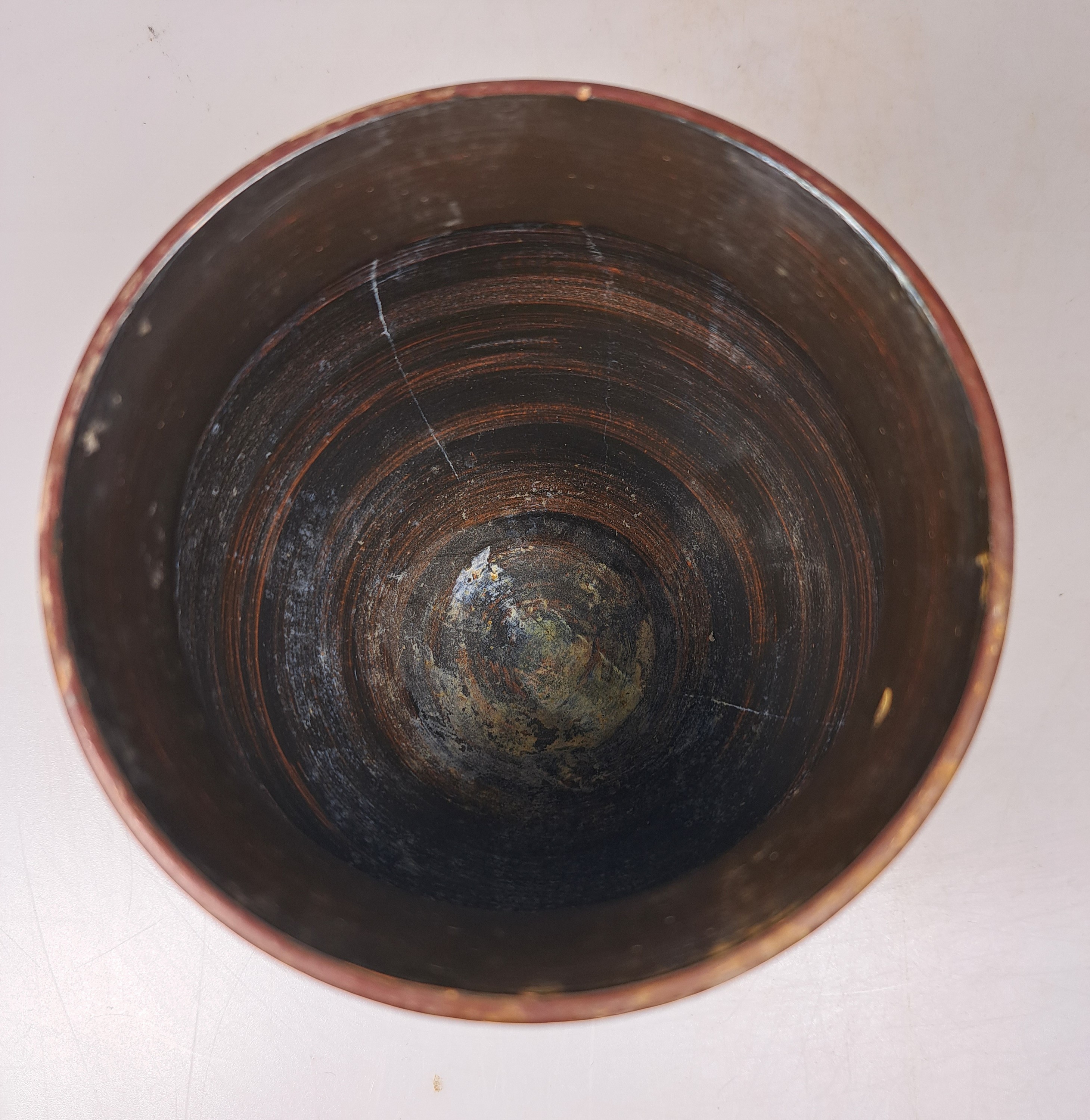 Detail a: Becher/Gefäß nach attischem Vorbild, Keramik, Historismus, um 1880, henkelloses Gefäß, Vorder- und Rückseite mit je einem Stierpaar bemalt, ...