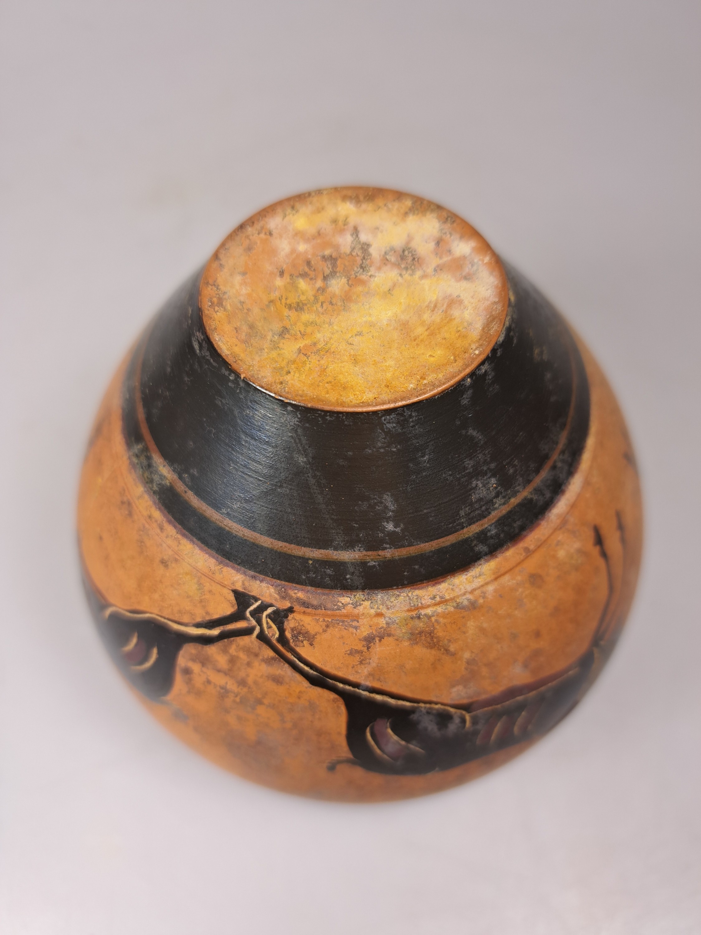 Detail d: Becher/Gefäß nach attischem Vorbild, Keramik, Historismus, um 1880, henkelloses Gefäß, Vorder- und Rückseite mit je einem Stierpaar bemalt, ...