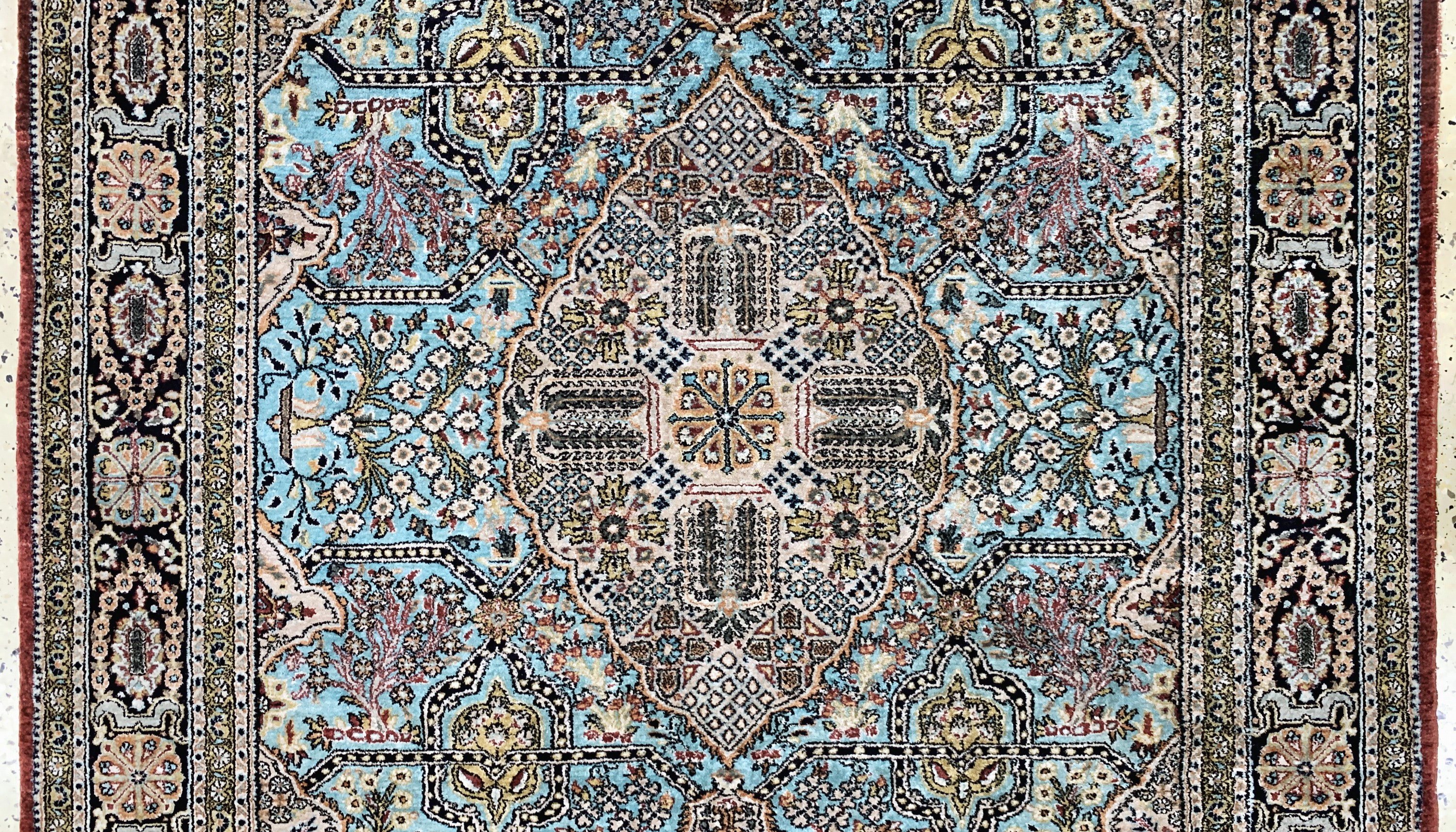 Detail b: Ghom Seide, Persien, Mitte 20.Jhd, reine Naturseide, ca. 205 x 140 cm, EHZ: 2