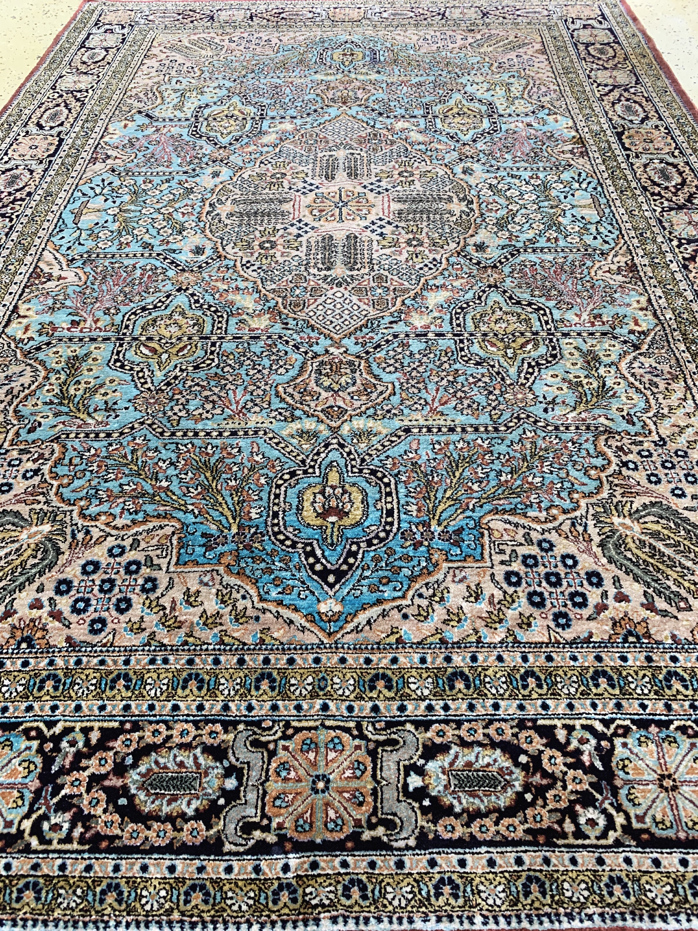 Detail d: Ghom Seide, Persien, Mitte 20.Jhd, reine Naturseide, ca. 205 x 140 cm, EHZ: 2