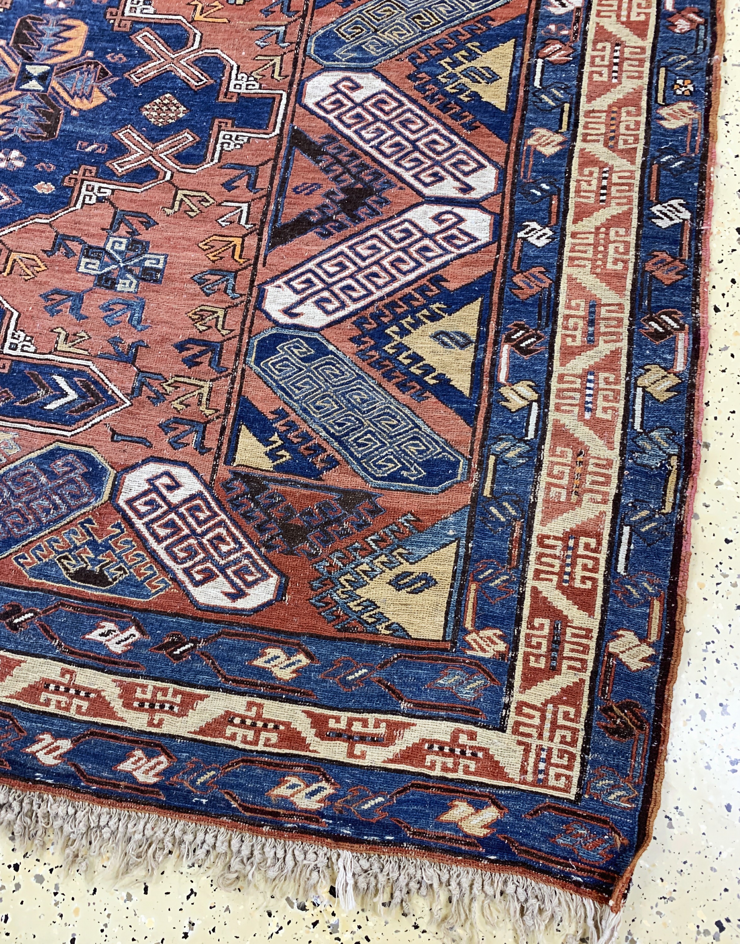 Detail a: Antiker Sumakh, Kaukasus, 19.Jhd, Wolle aufWolle, ca. 290 x 165 cm, EHZ: 2, (kleine Restaurierungen)