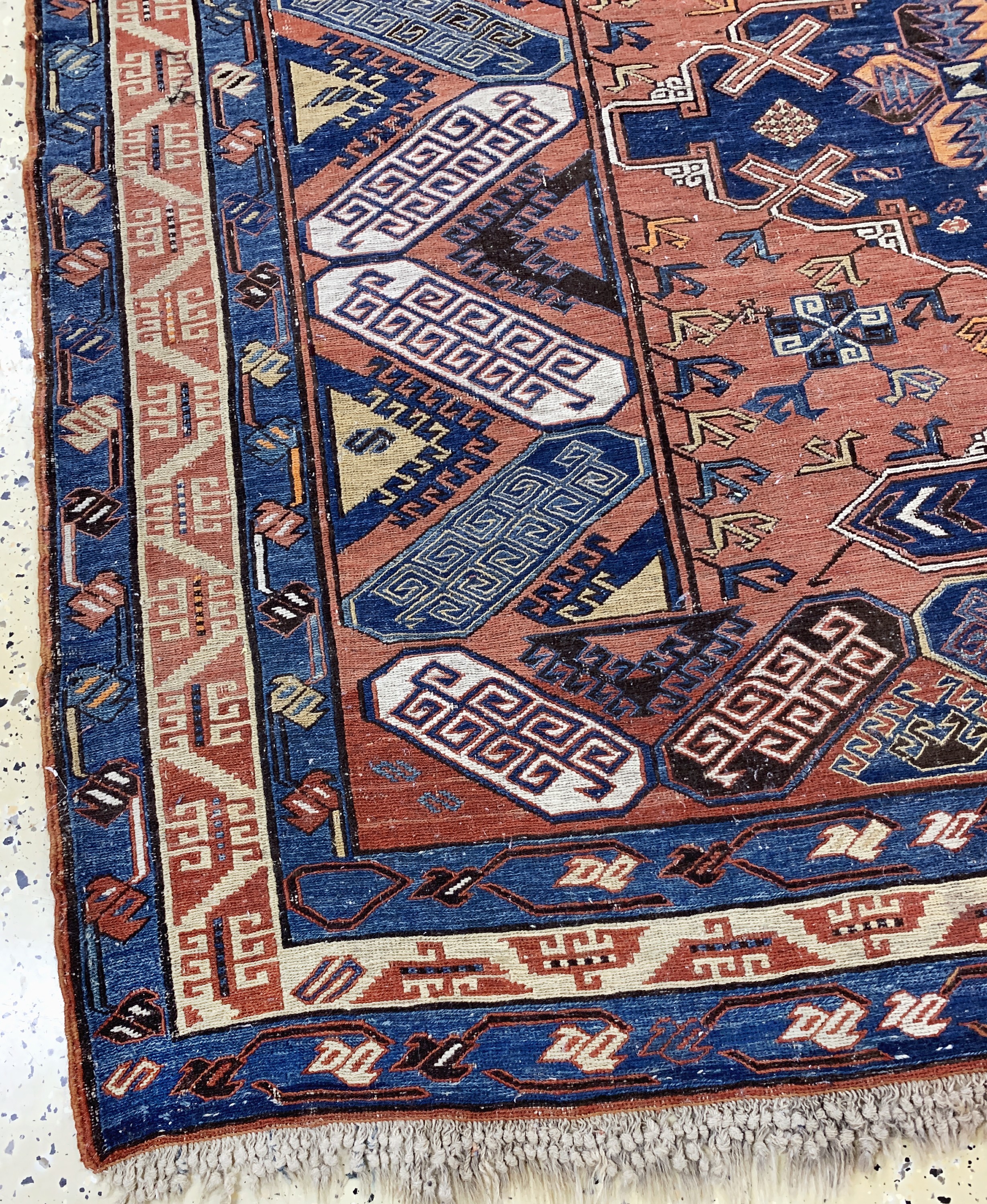 Detail b: Antiker Sumakh, Kaukasus, 19.Jhd, Wolle aufWolle, ca. 290 x 165 cm, EHZ: 2, (kleine Restaurierungen)