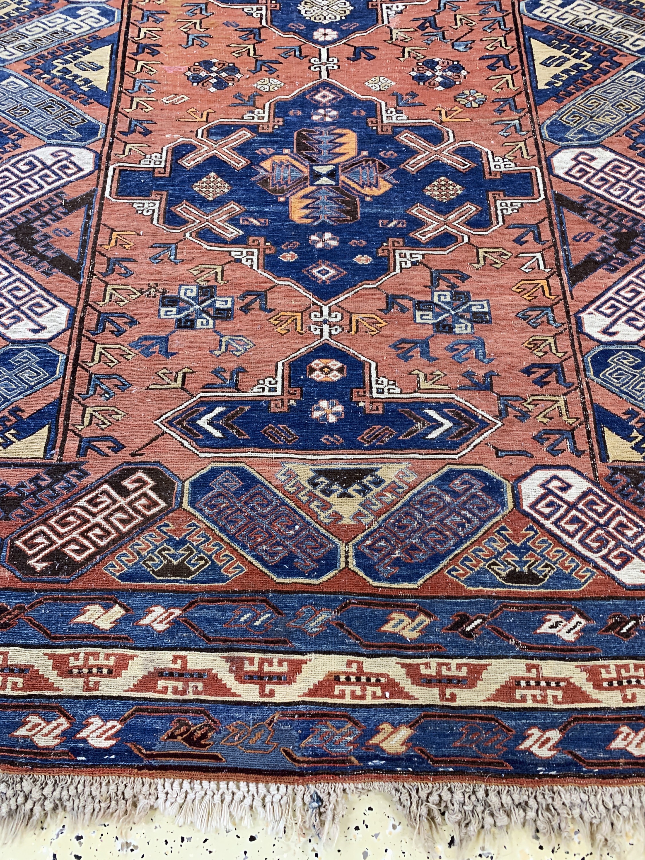 Detail c: Antiker Sumakh, Kaukasus, 19.Jhd, Wolle aufWolle, ca. 290 x 165 cm, EHZ: 2, (kleine Restaurierungen)