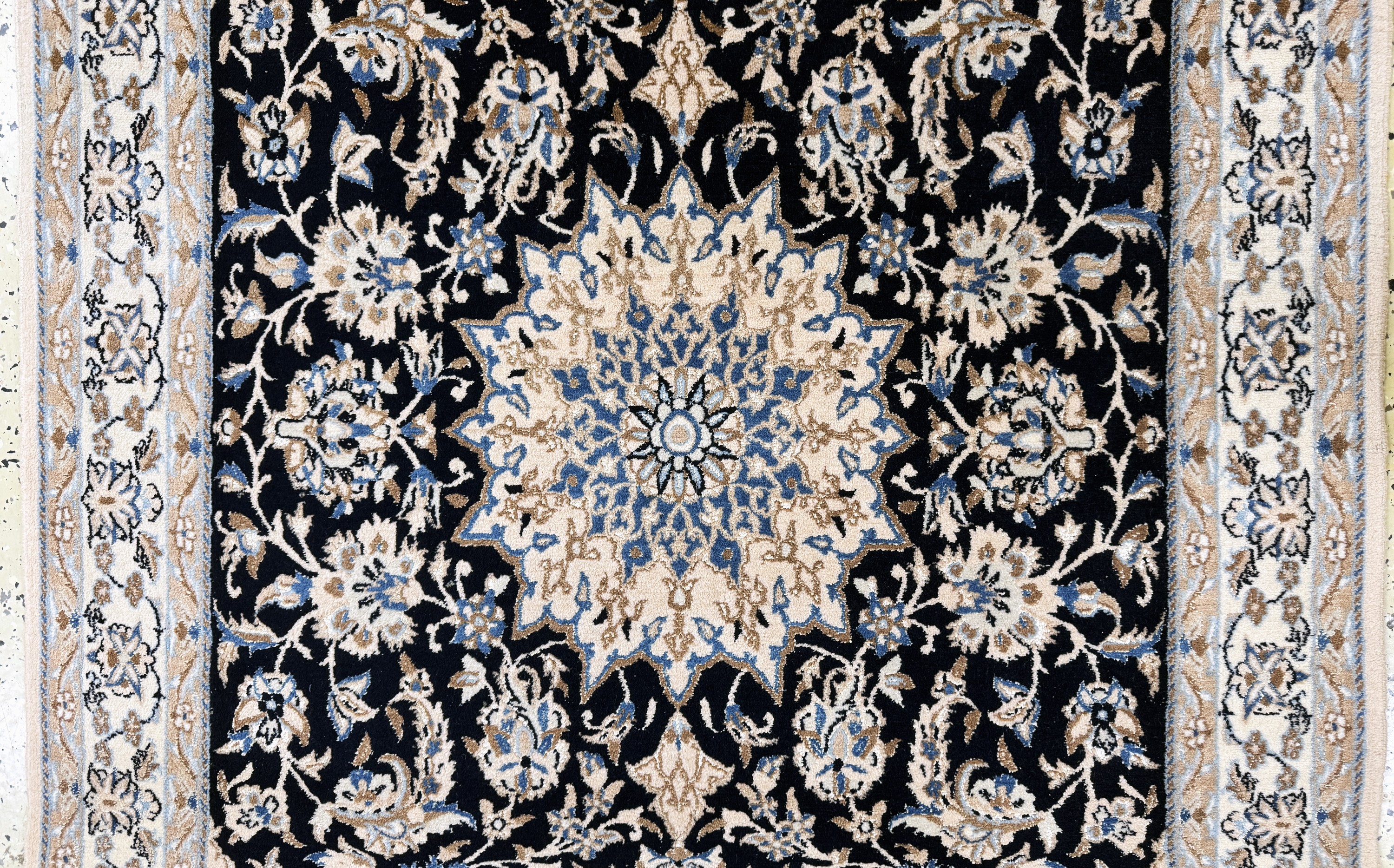 Detail b: Nain fein(9 La), Persien, Mitte 20.Jhd, Korkwolle mit Seide, ca. 190 x 120 cm, ca. 500.000 Kn/qm, EHZ: 2