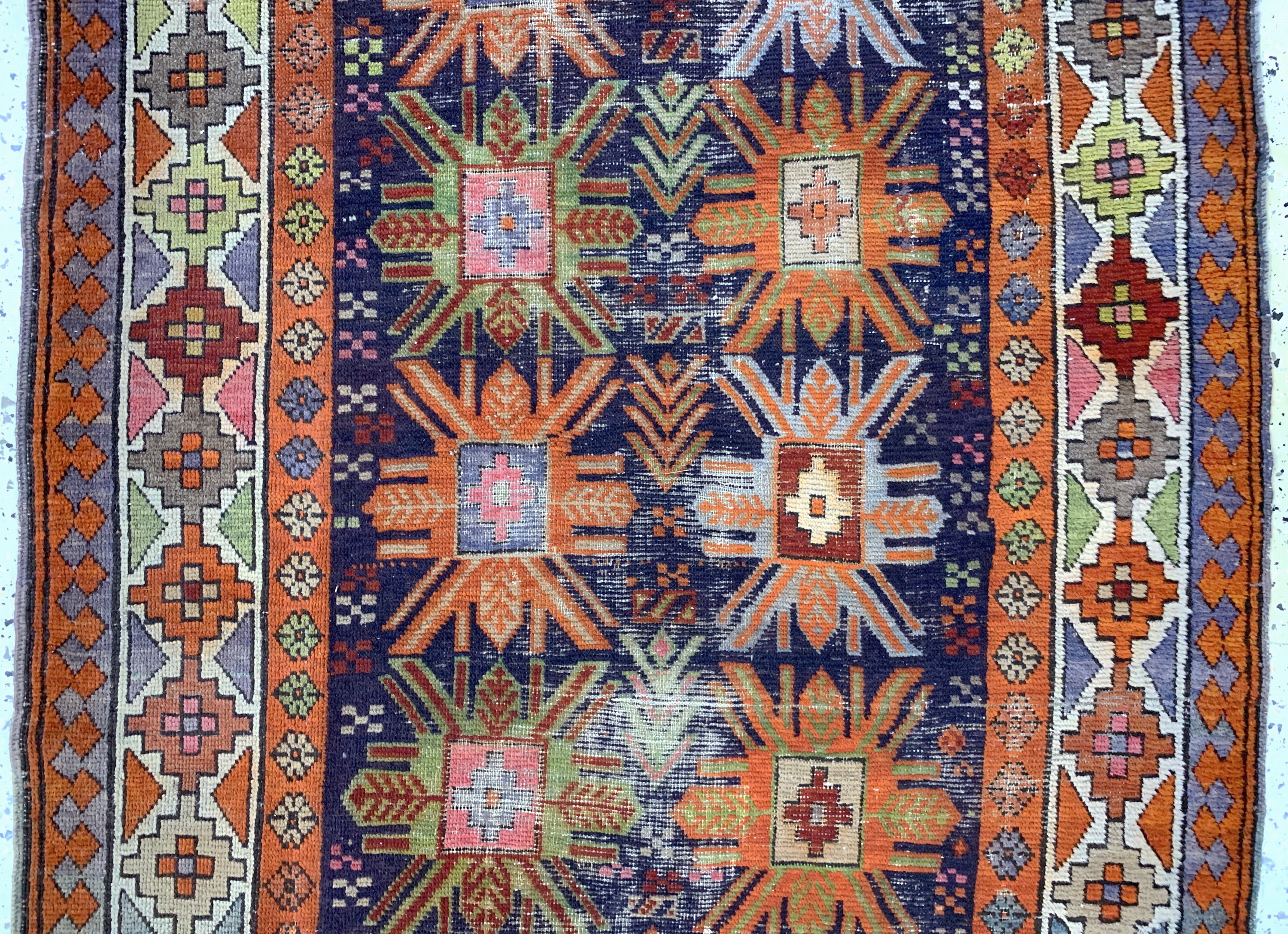 Detail b: Antiker Kazak, Kaukasus, um 1900, Wolle aufWolle, ca. 270 x 120 cm, EHZ: 3-4