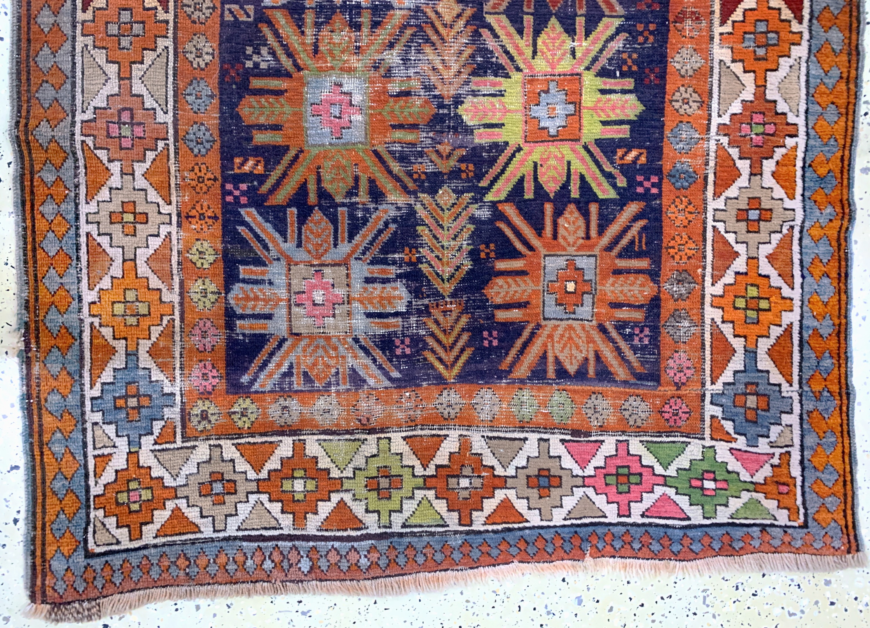 Detail c: Antiker Kazak, Kaukasus, um 1900, Wolle aufWolle, ca. 270 x 120 cm, EHZ: 3-4
