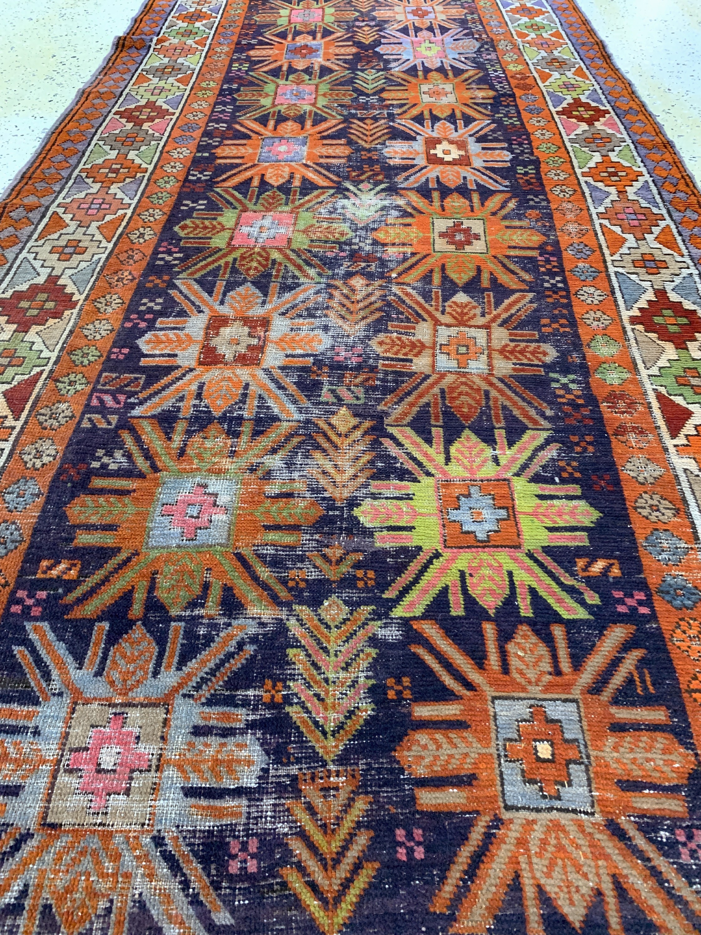 Detail e: Antiker Kazak, Kaukasus, um 1900, Wolle aufWolle, ca. 270 x 120 cm, EHZ: 3-4