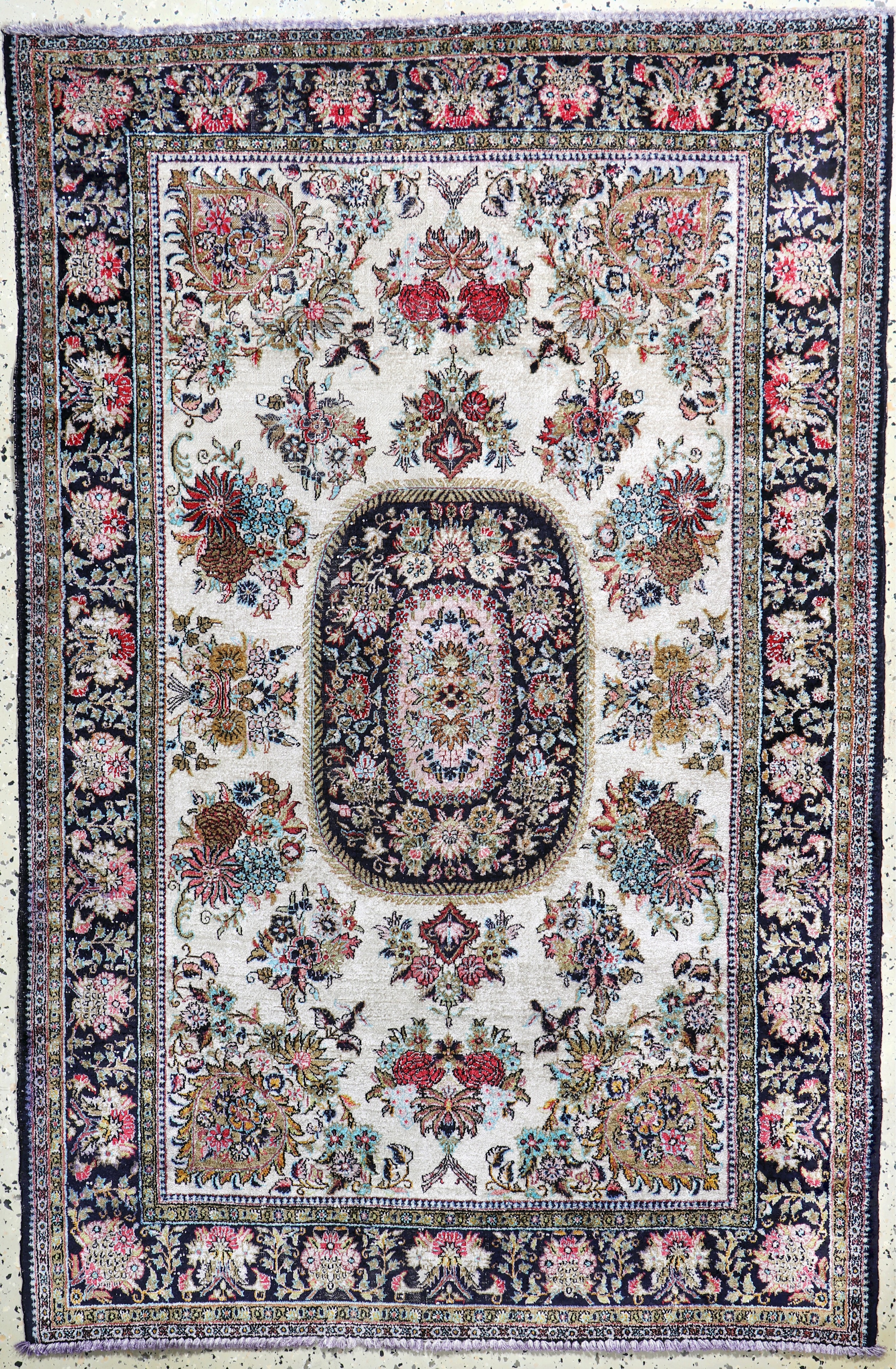 Image 27011207 - Ghom Seide, Persien, Mitte 20.Jhd, reine Naturseide, ca. 165 x 110 cm, verfärbt, EHZ: ...