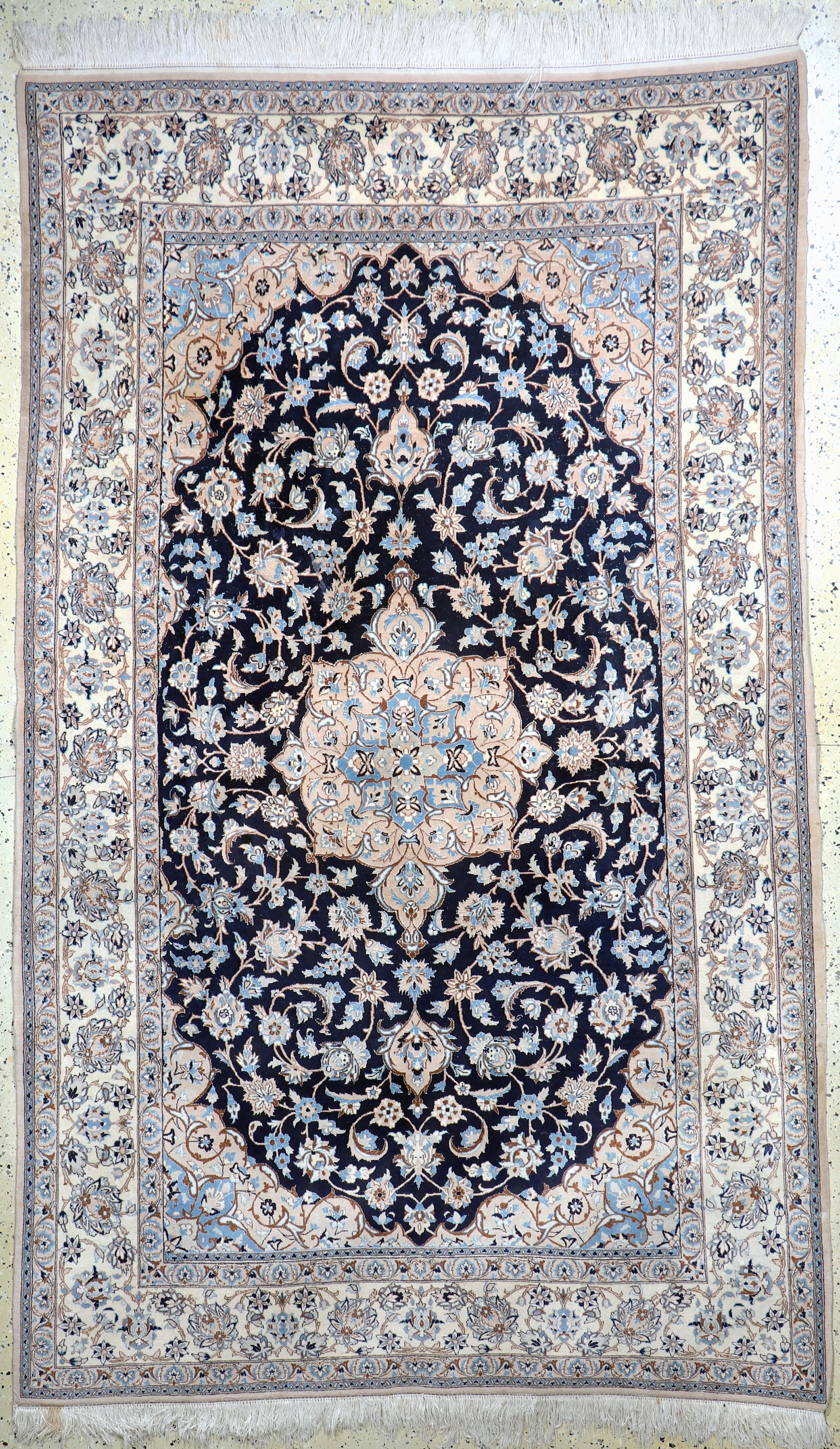 Nain fein(9 La), Persien, Mitte 20.Jhd, Korkwolle mit Seide, ca. 265 x 170 cm, ca. 500.000 Kn/qm, Reinigungsbedürftig, EHZ: 2