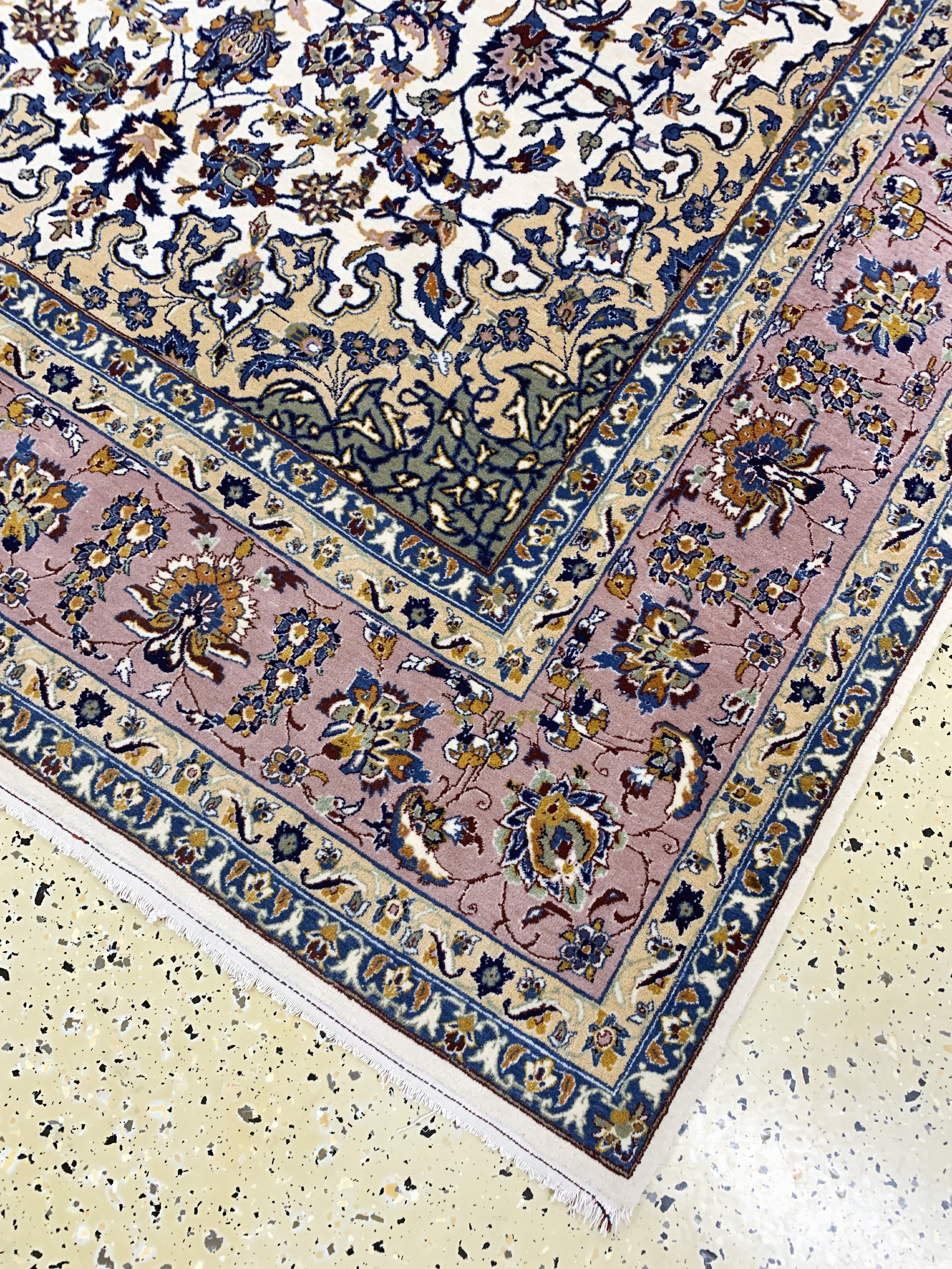 Detail a: Esfahan fein, Persien, Mitte 20.Jhd, Korkwolle auf Seide, ca. 244 x 154 cm, EHZ: 2