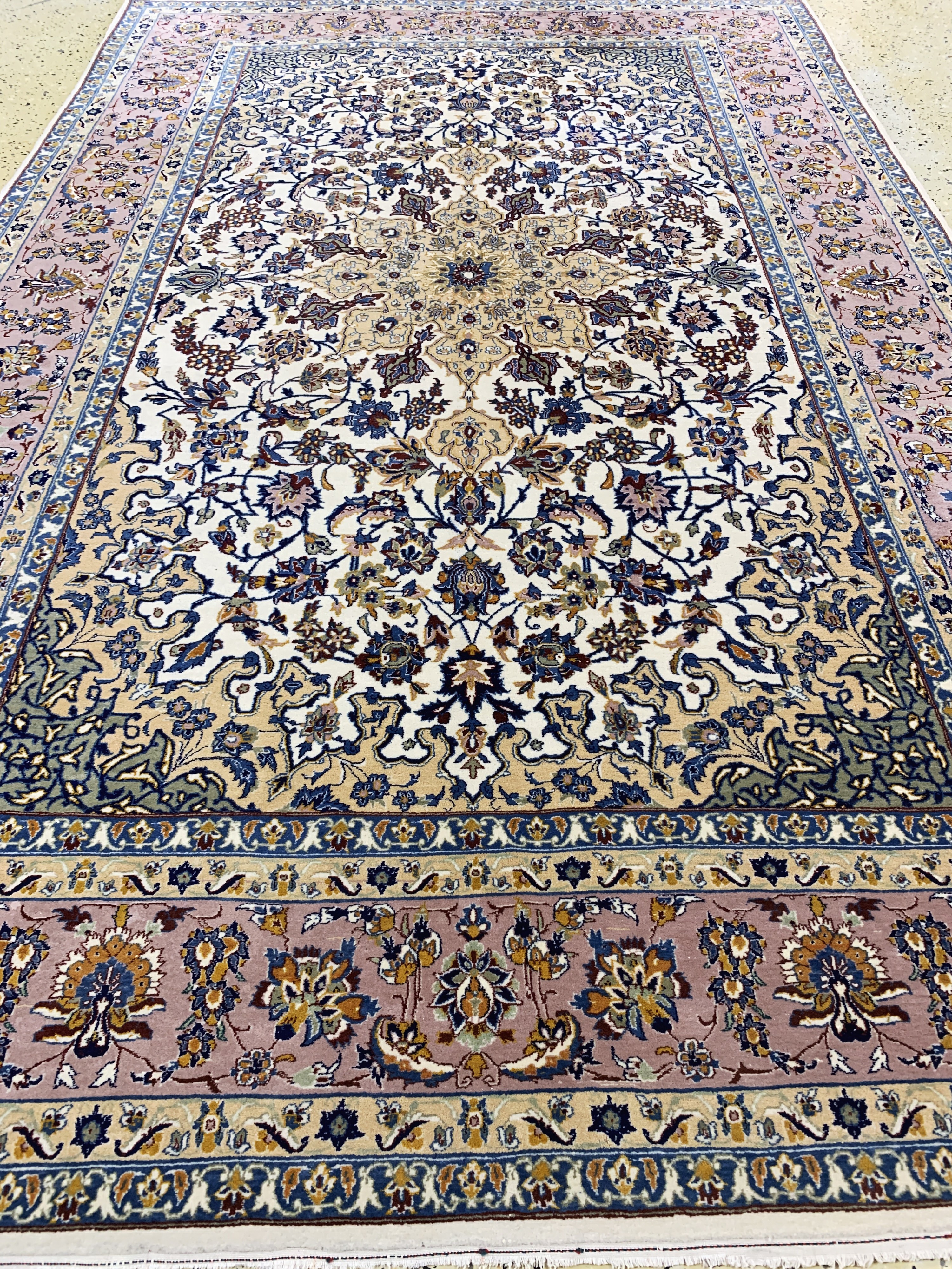 Detail f: Esfahan fein, Persien, Mitte 20.Jhd, Korkwolle auf Seide, ca. 244 x 154 cm, EHZ: 2