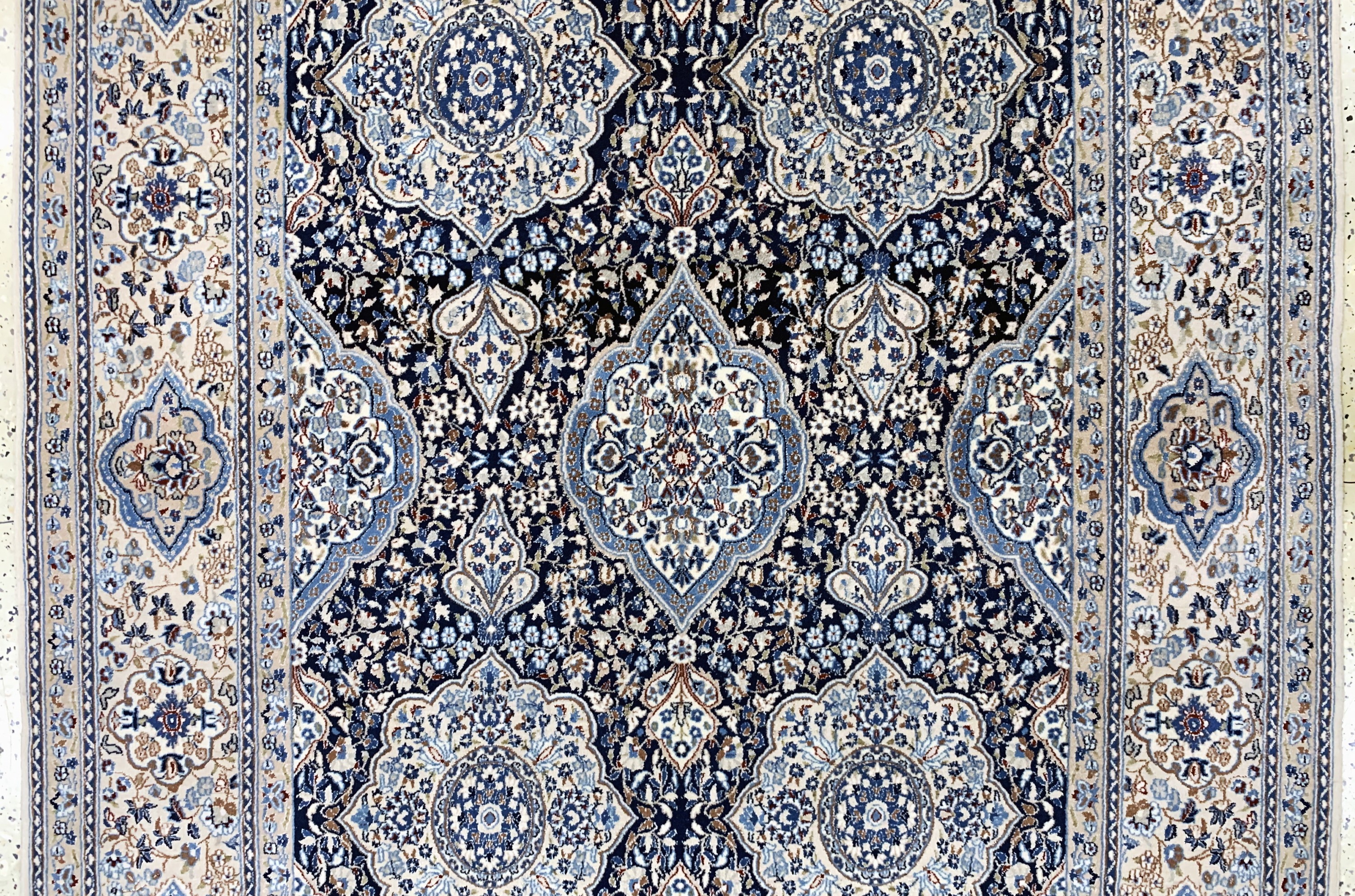 Detail b: Nain fein(9 La), Persien, Ende 20.Jhd, Korkwolle mit Seide, ca. 253 x 155 cm, ca. 500.000 Kn/qm, EHZ: 2