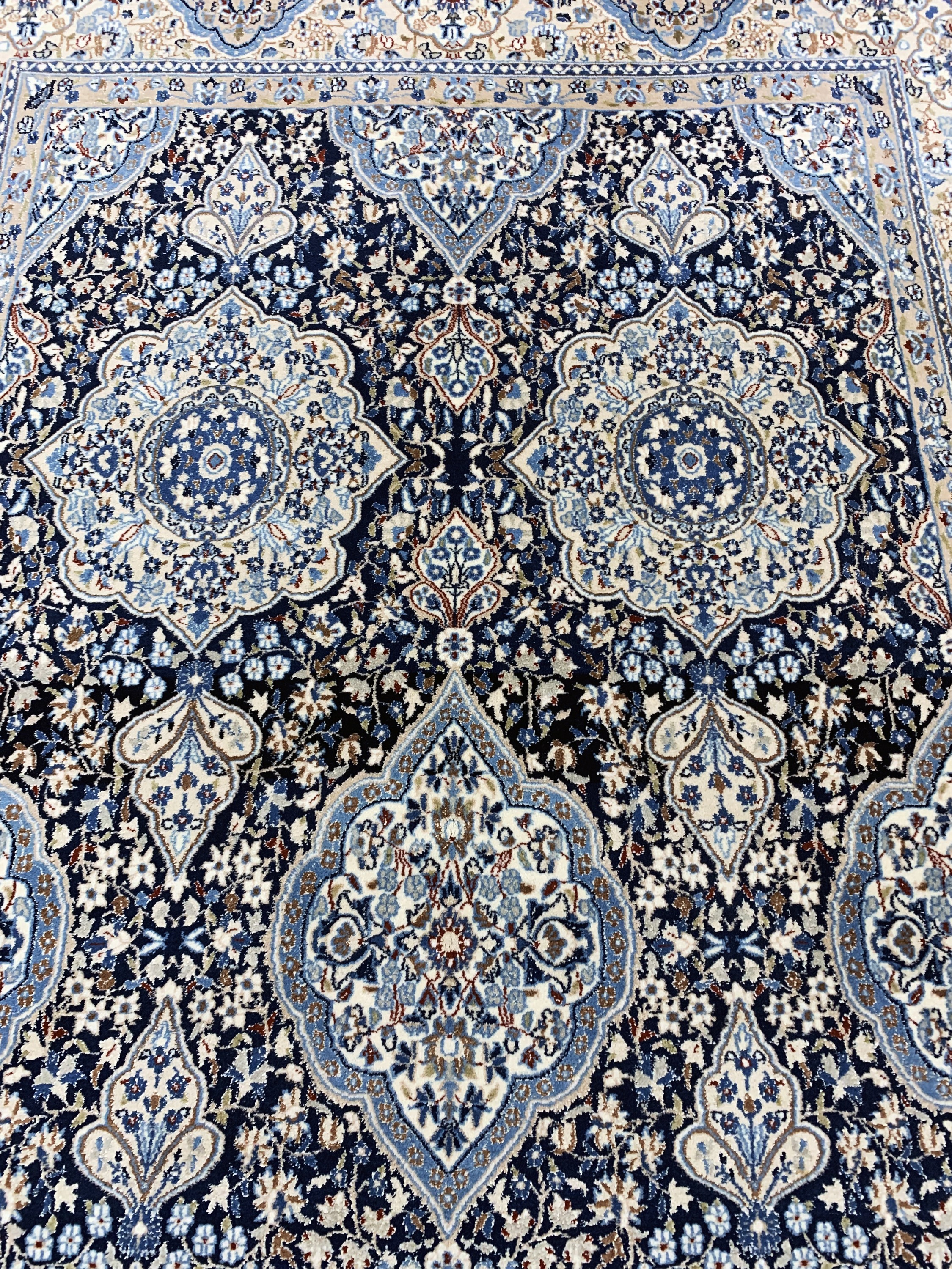 Detail d: Nain fein(9 La), Persien, Ende 20.Jhd, Korkwolle mit Seide, ca. 253 x 155 cm, ca. 500.000 Kn/qm, EHZ: 2