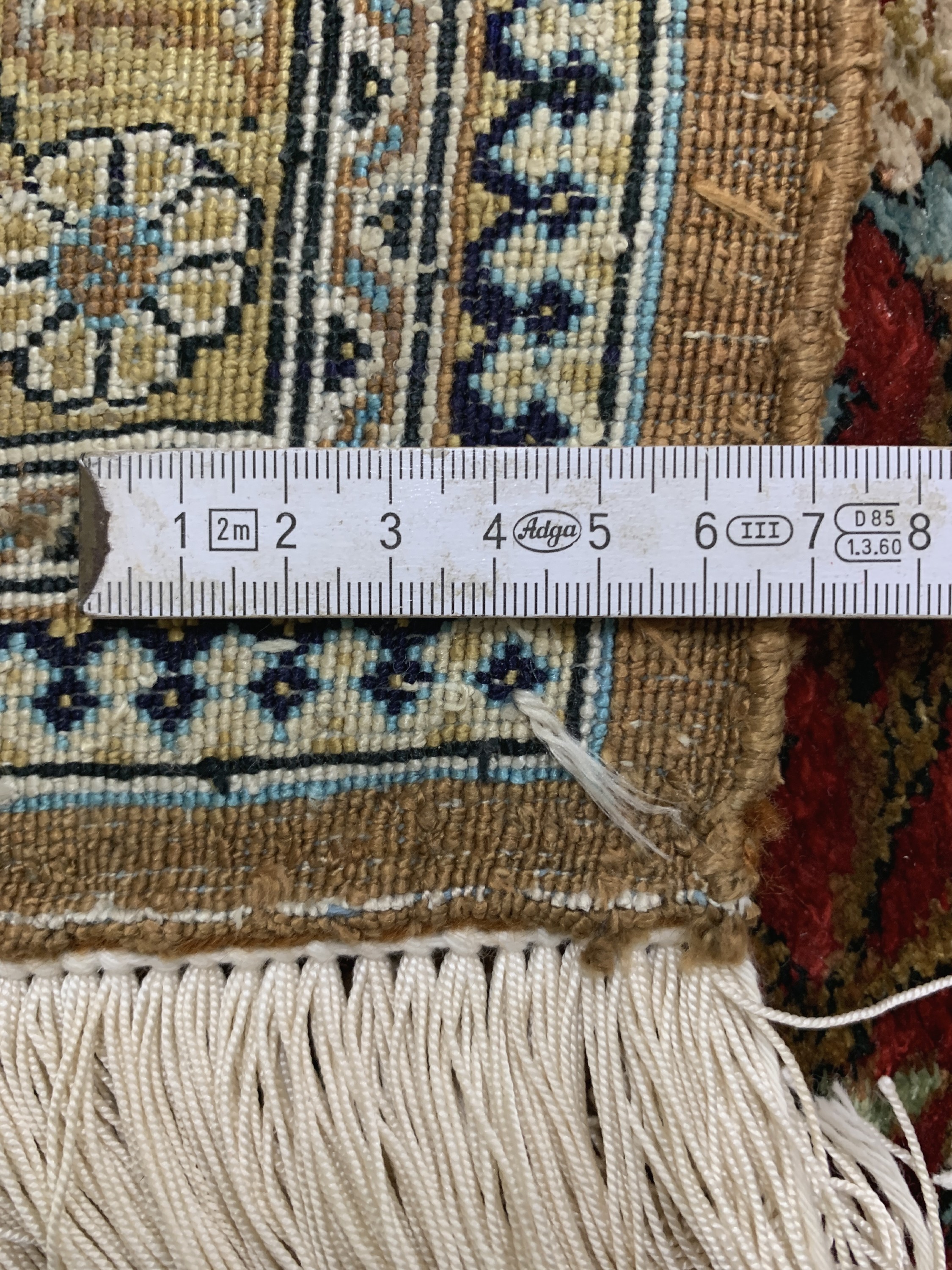 Detail i: Ghom Seide, Persien, Mitte 20.Jhd, reine Naturseide, ca. 283 x 185 cm, EHZ: 2(Fransen erneuert).