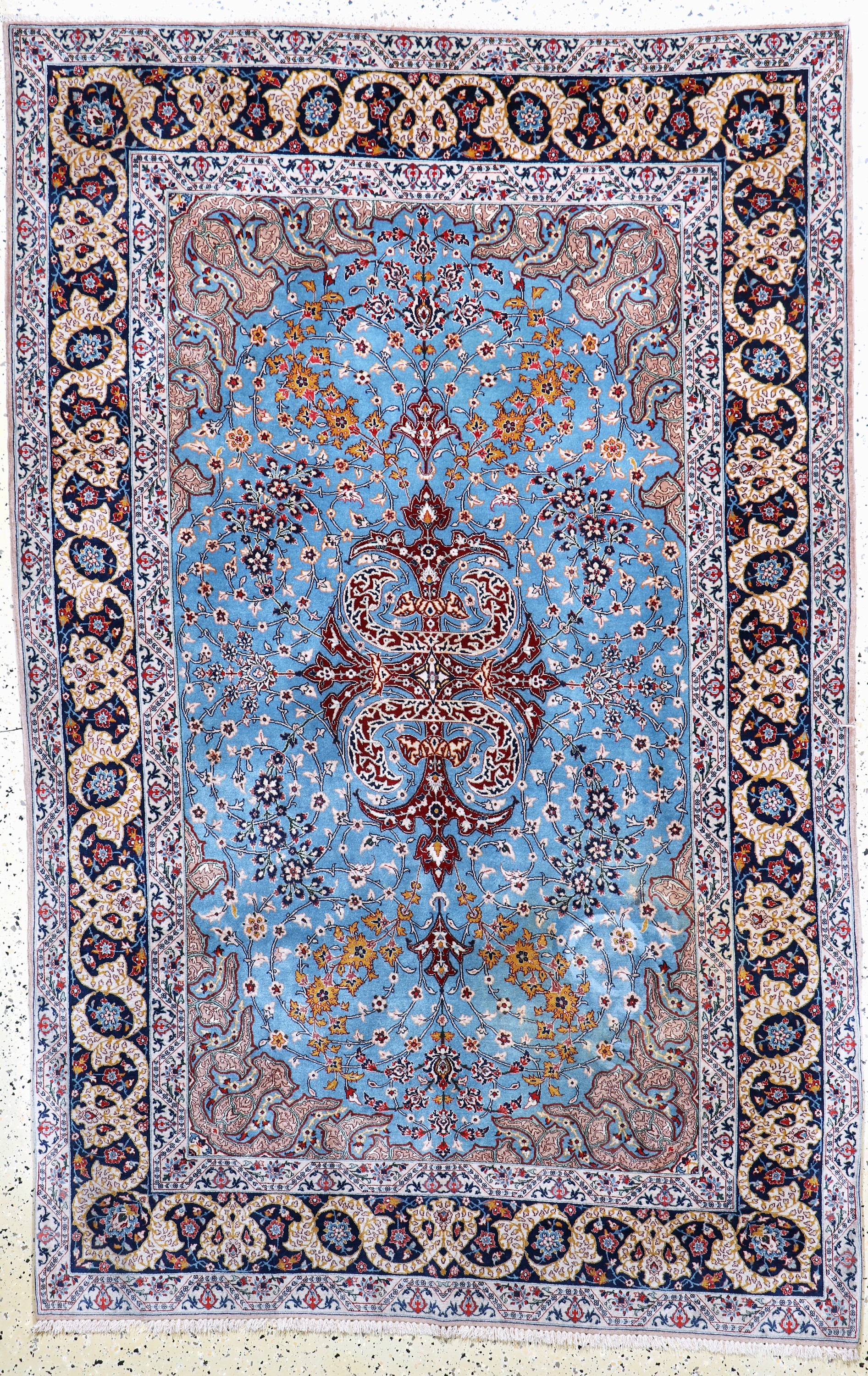 Esfahan fein, Persien, Anfang 20.Jhd, Korkwolle mit und auf Seide, ca. 230 x 150 cm,Reinigungsbedürftig, EHZ: 2, (5 cm Riss am Rand)