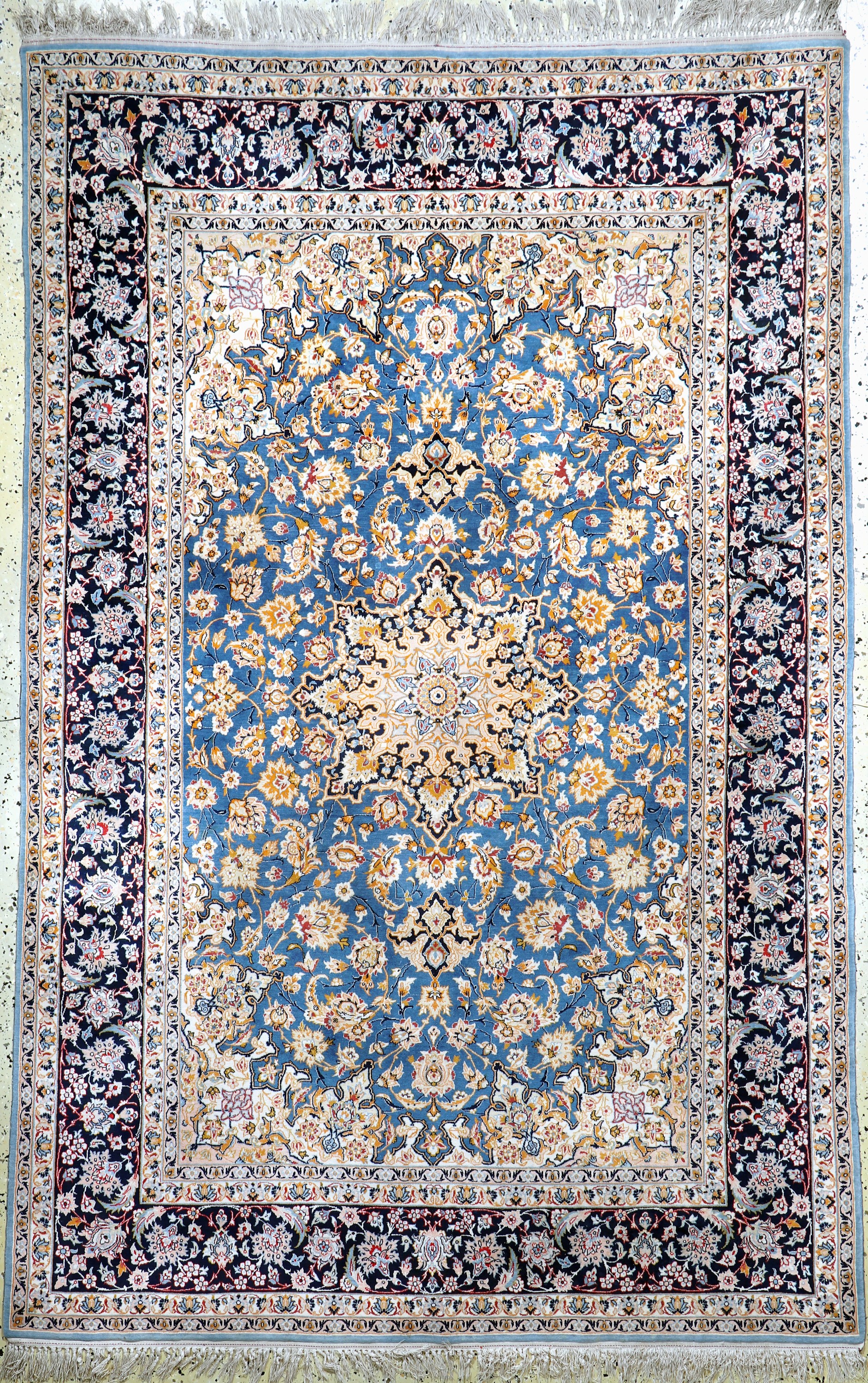 Esfahan fein, Persien, Mitte 20.Jhd, Korkwolle auf Seide, ca. 237 x 160 cm, ca. 1,0Mio. Kn/qm, Reinigungsbedürftig, EHZ: 2