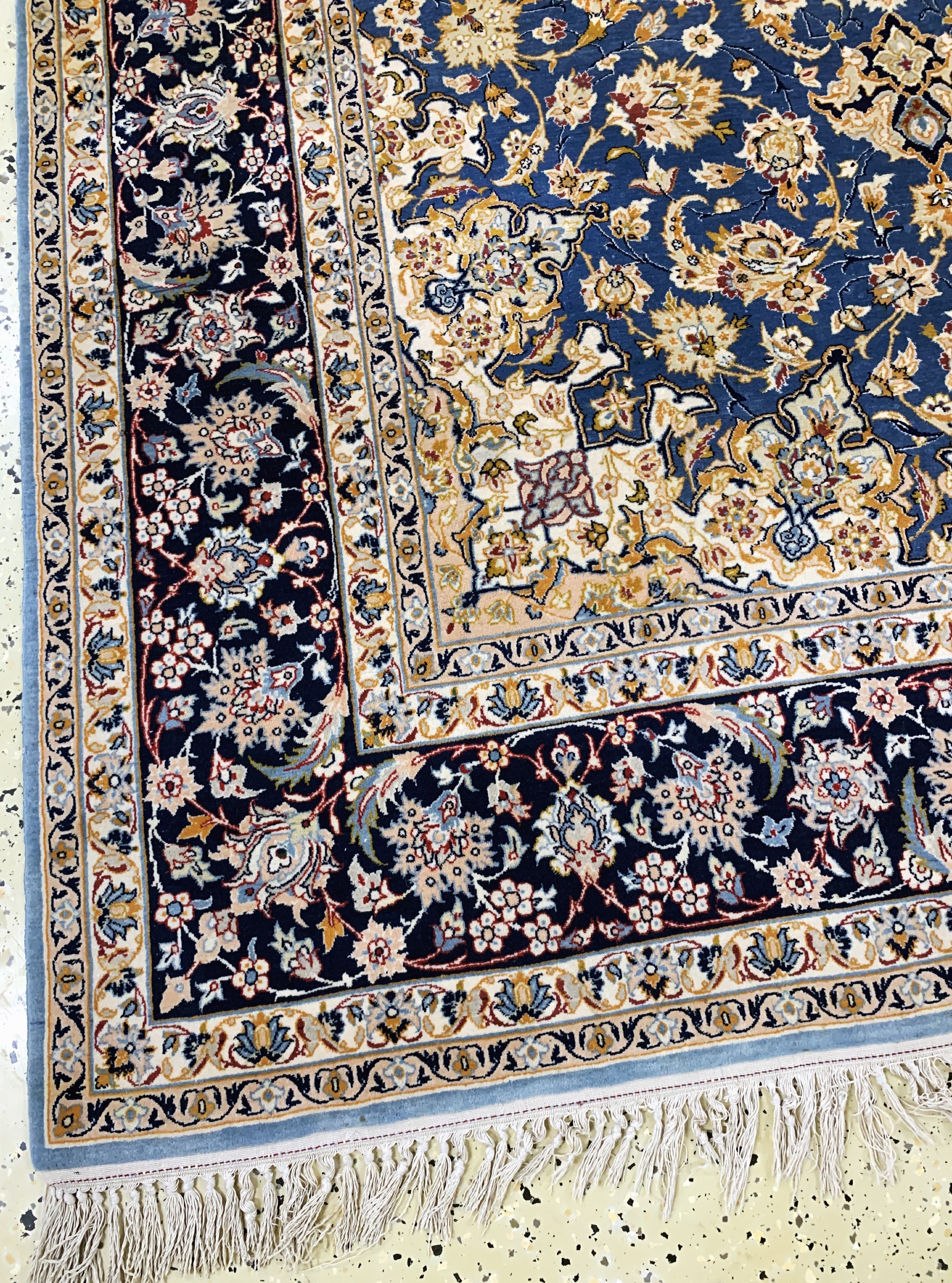 Detail b: Esfahan fein, Persien, Mitte 20.Jhd, Korkwolle auf Seide, ca. 237 x 160 cm, ca. 1,0Mio. Kn/qm, Reinigungsbedürftig, EHZ: 2