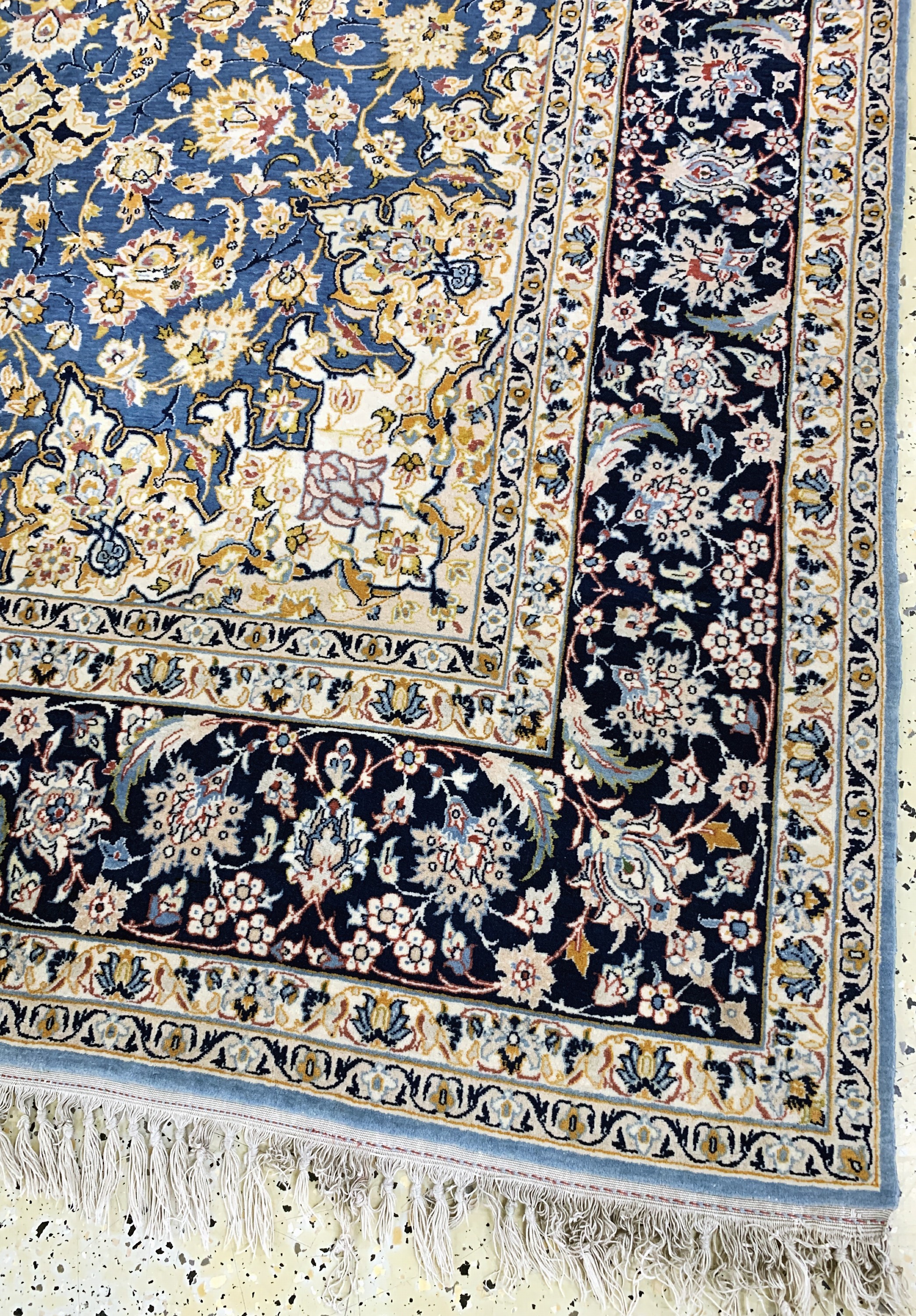 Detail d: Esfahan fein, Persien, Mitte 20.Jhd, Korkwolle auf Seide, ca. 237 x 160 cm, ca. 1,0Mio. Kn/qm, Reinigungsbedürftig, EHZ: 2