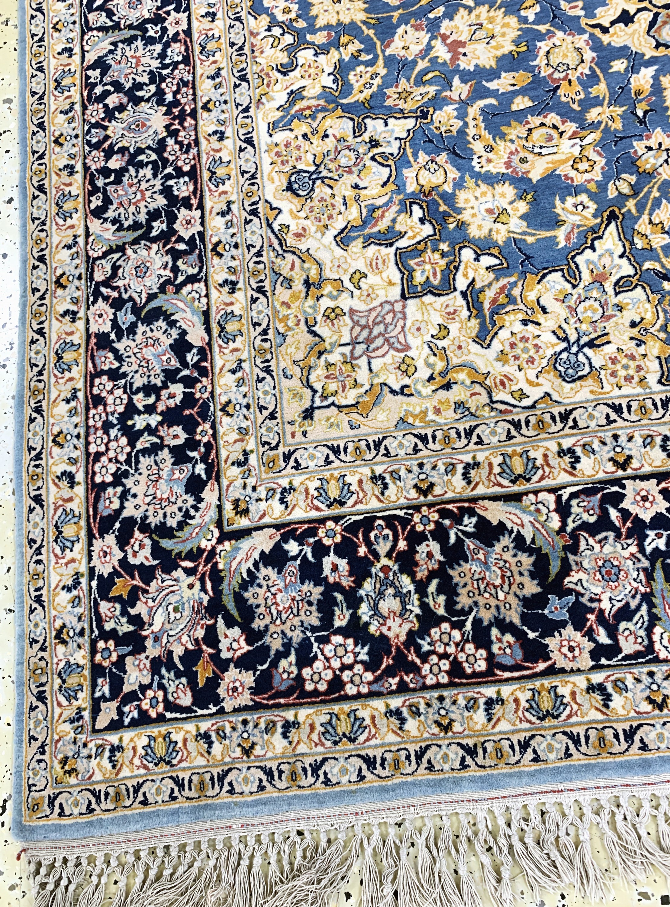 Detail f: Esfahan fein, Persien, Mitte 20.Jhd, Korkwolle auf Seide, ca. 237 x 160 cm, ca. 1,0Mio. Kn/qm, Reinigungsbedürftig, EHZ: 2