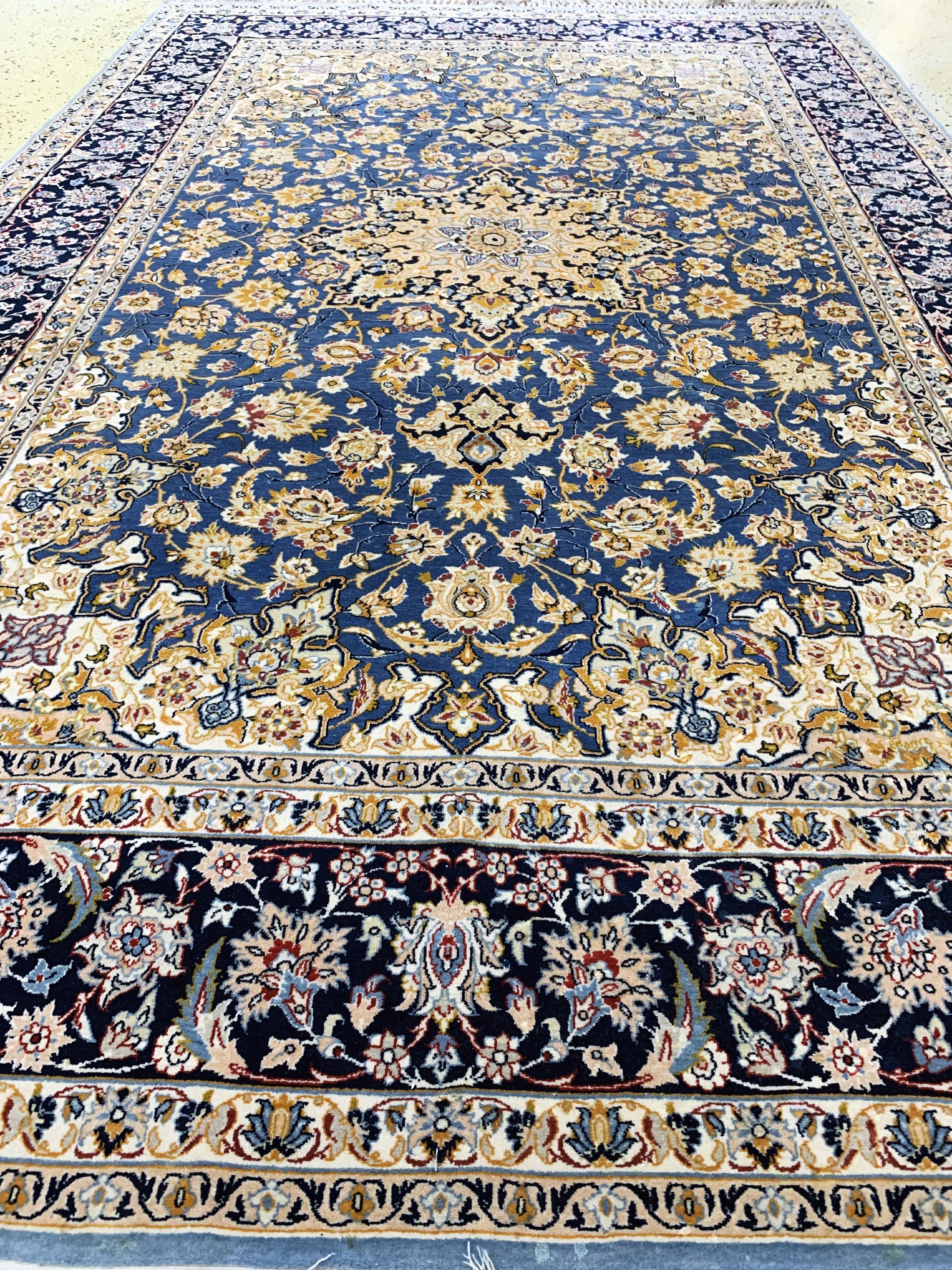 Detail g: Esfahan fein, Persien, Mitte 20.Jhd, Korkwolle auf Seide, ca. 237 x 160 cm, ca. 1,0Mio. Kn/qm, Reinigungsbedürftig, EHZ: 2