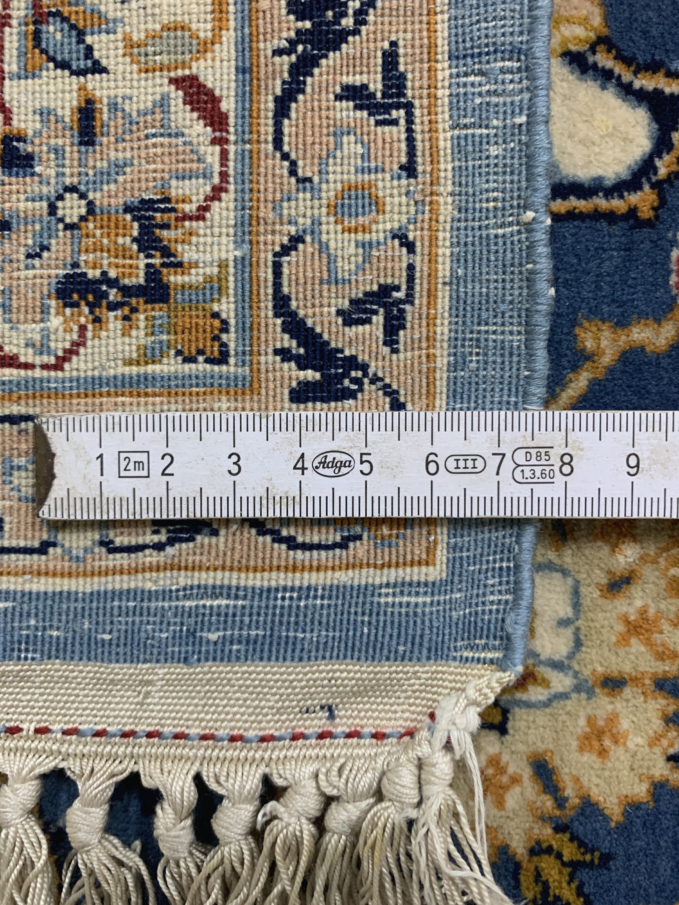 Detail h: Esfahan fein, Persien, Mitte 20.Jhd, Korkwolle auf Seide, ca. 237 x 160 cm, ca. 1,0Mio. Kn/qm, Reinigungsbedürftig, EHZ: 2