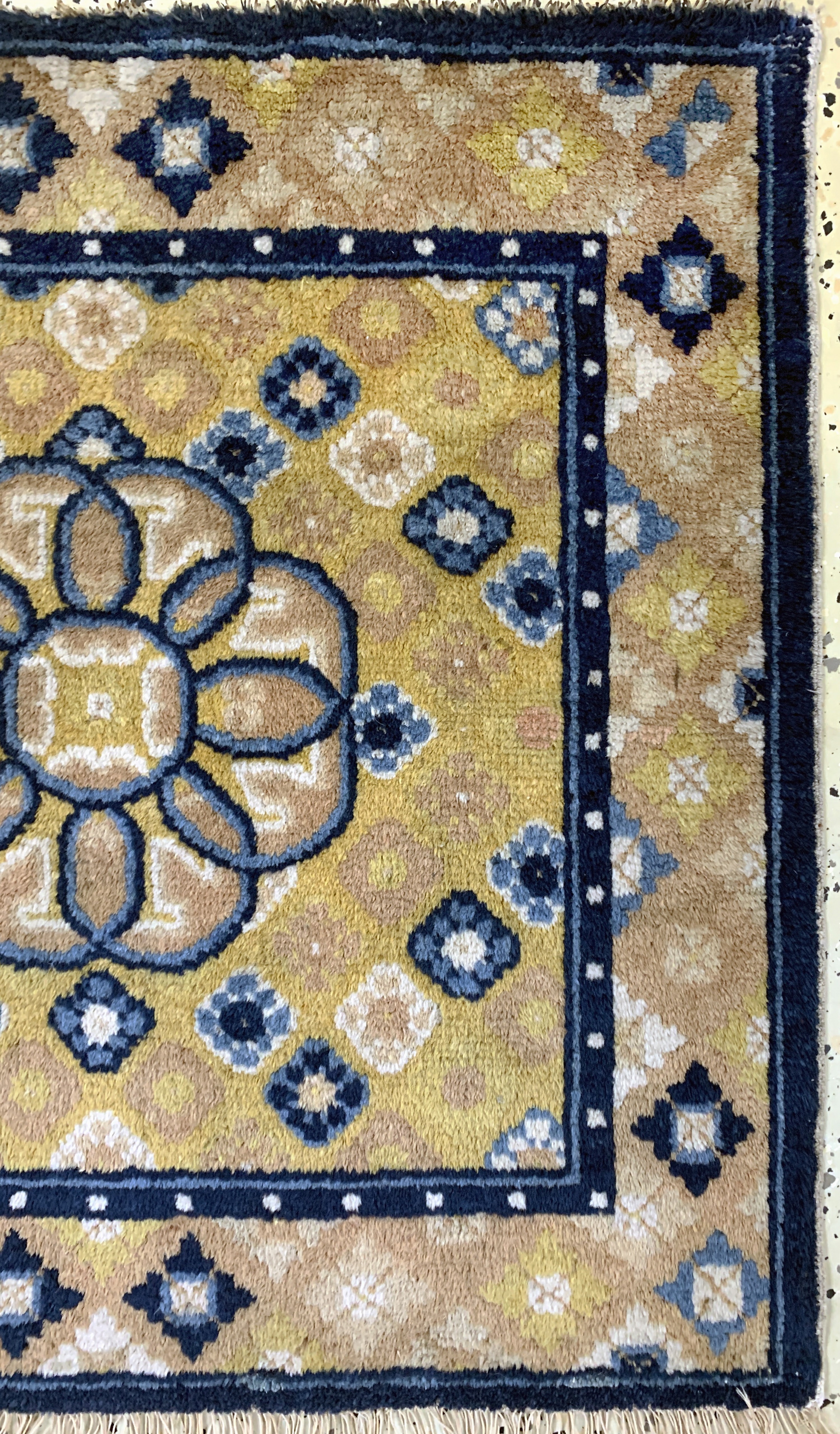 Detail a: Ning-Hsia"Sitzbankteppich", China, 19.Jhd, Wolle auf Baumwolle, ca. 66 x 67 cm, EHZ: 2, (restauriert)