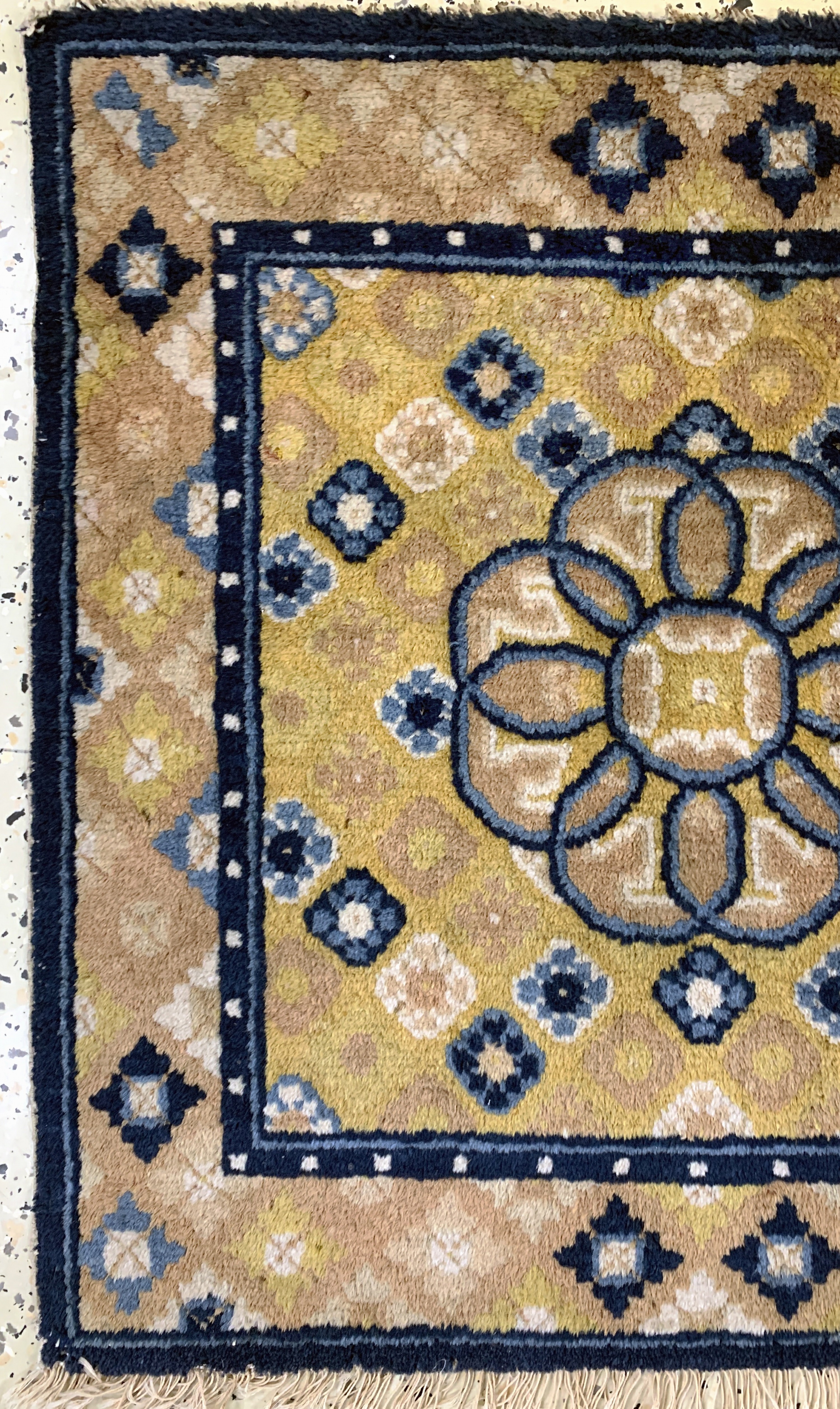 Detail b: Ning-Hsia"Sitzbankteppich", China, 19.Jhd, Wolle auf Baumwolle, ca. 66 x 67 cm, EHZ: 2, (restauriert)