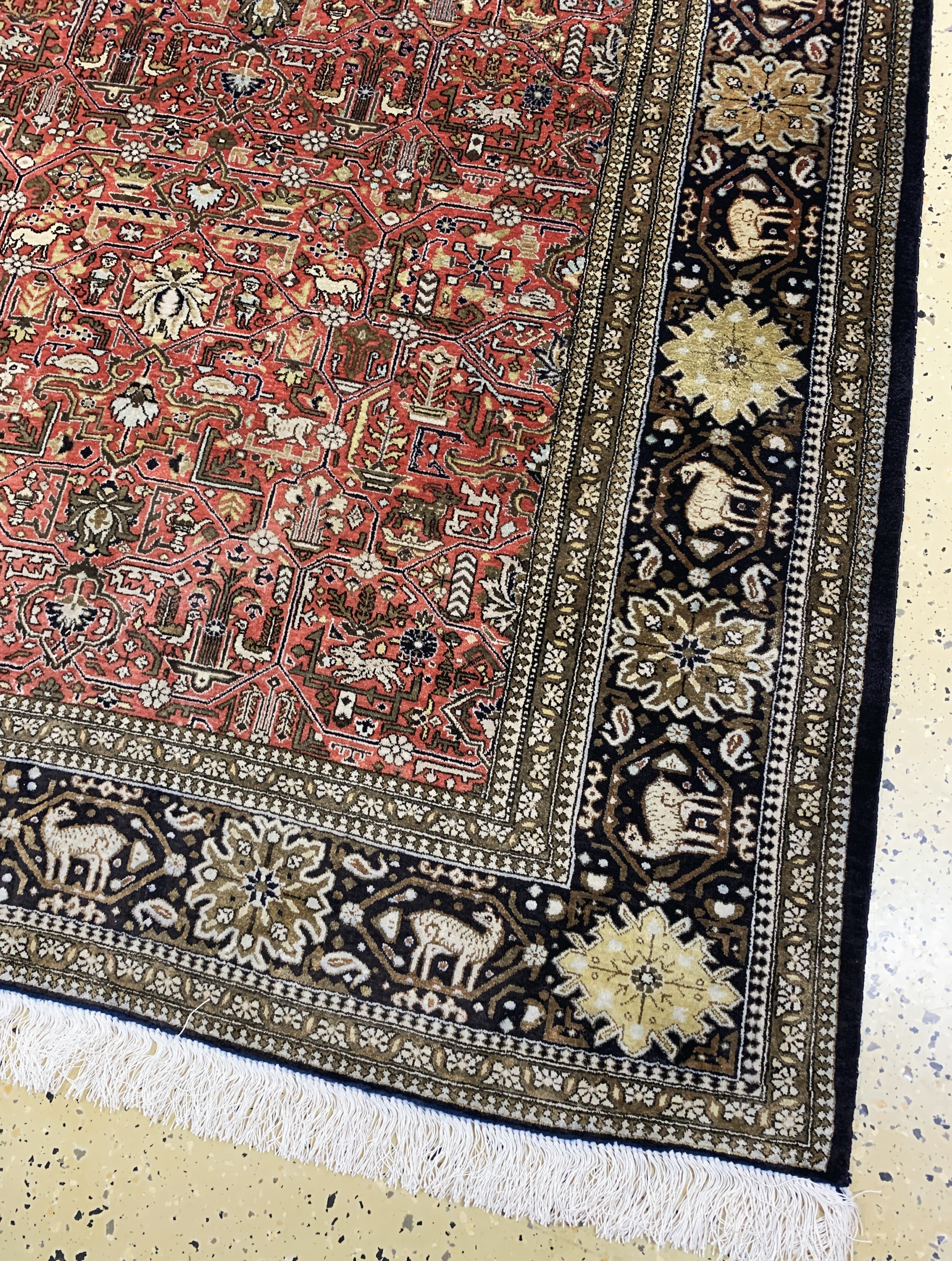 Detail a: Ghom Seide, Persien, Mitte 20.Jhd, reine Naturseide, ca. 330 x 233 cm, EHZ: 2, (Fransenerneuert)