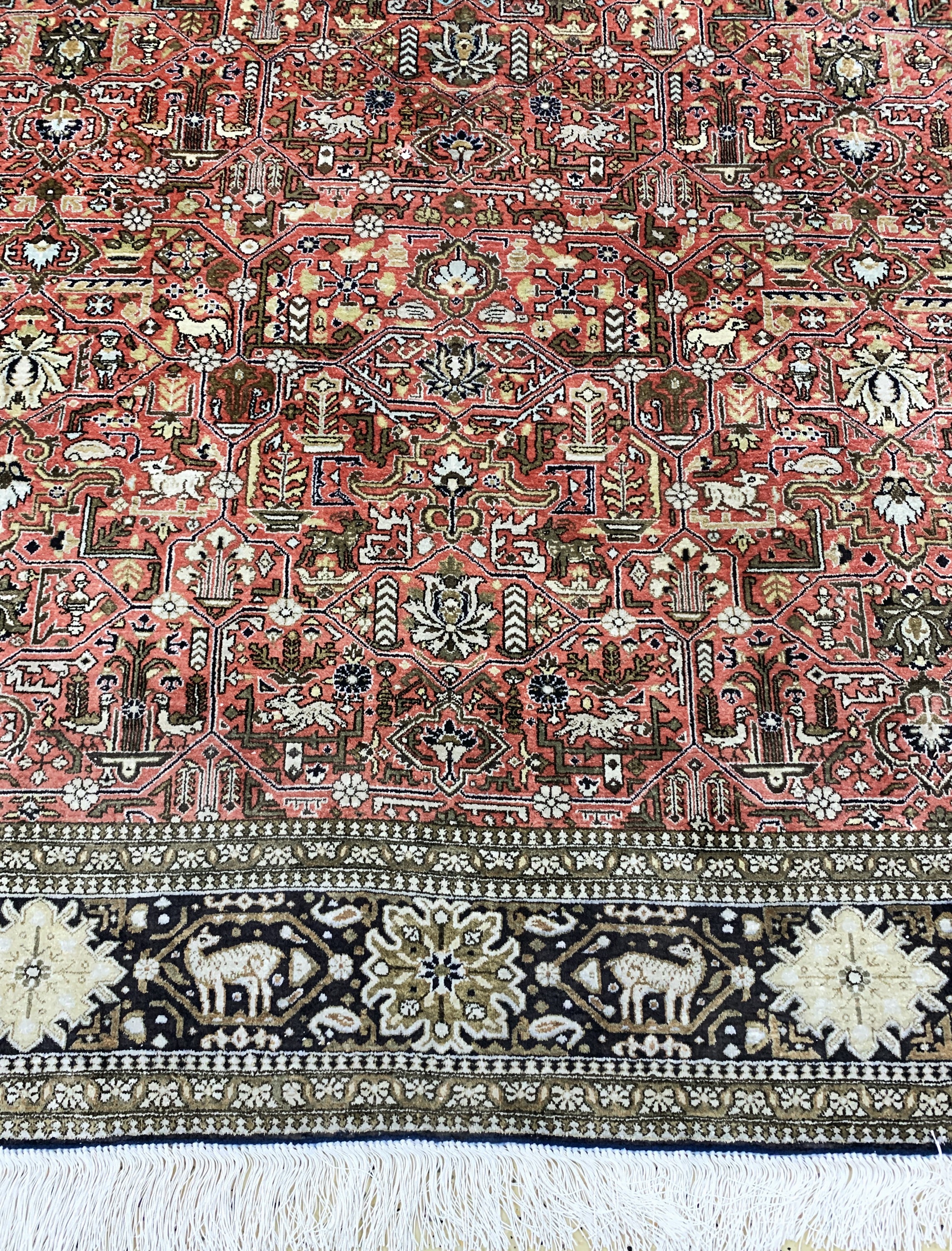 Detail b: Ghom Seide, Persien, Mitte 20.Jhd, reine Naturseide, ca. 330 x 233 cm, EHZ: 2, (Fransenerneuert)