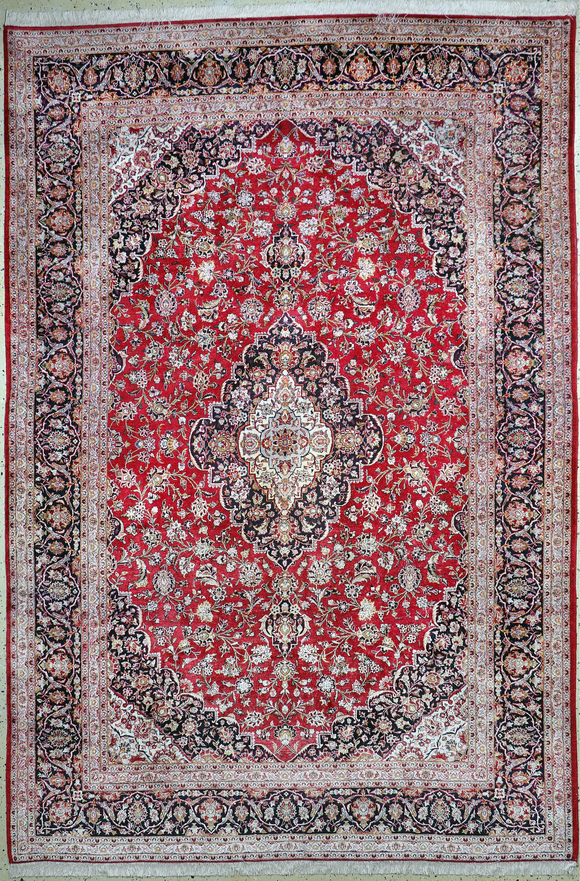 Seiden Keschan, Persien, Mitte 20.Jhd, reine Naturseide, ca. 320 x 215 cm, leicht verfärbt, EHZ: 2