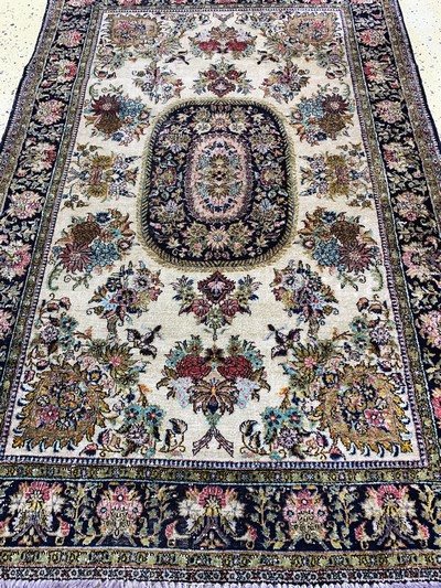 27011207d - Ghom Seide, Persien, Mitte 20.Jhd, reine Naturseide, ca. 165 x 110 cm, verfärbt, EHZ: ...