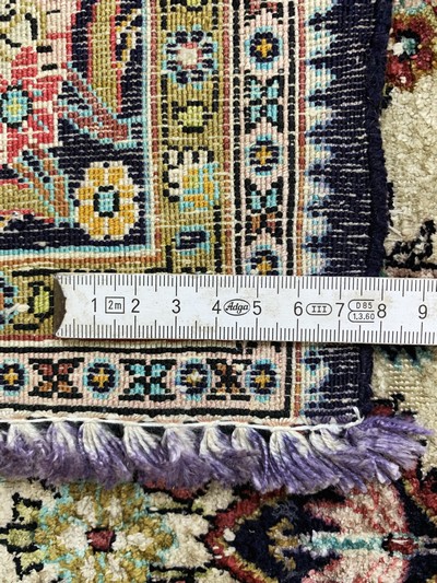 27011207e - Ghom Seide, Persien, Mitte 20.Jhd, reine Naturseide, ca. 165 x 110 cm, verfärbt, EHZ: ...