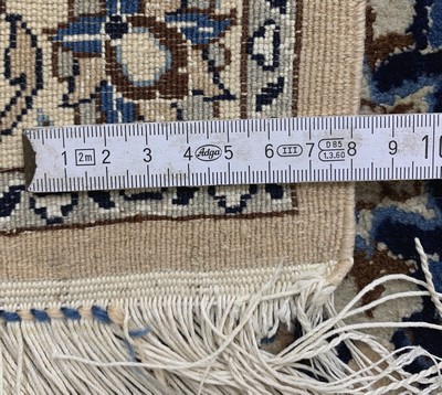 27011257g - Nain fein(9 La), Persien, Ende 20.Jhd, Korkwolle mit Seide, ca. 280 x 170 cm, ca. ...