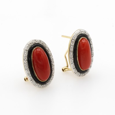 27011259a - Paar Ohrstecker mit Korallen und Diamanten, GG 585/000, ovale Korallcabochons, Onyxum- ...