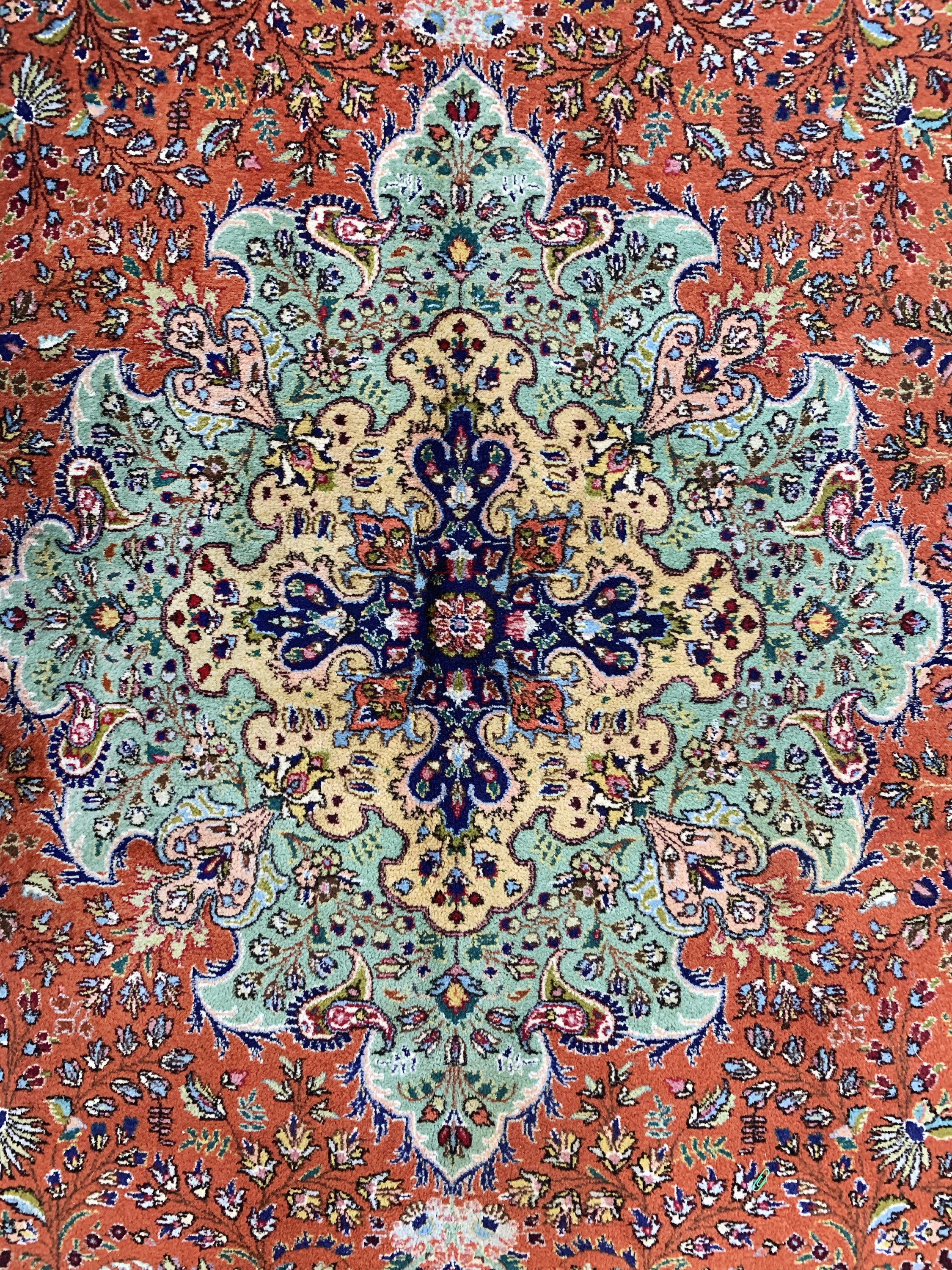Detail e: Täbriz(40 Raj), Persien, Mitte 20.Jhd, Wolle auf Baumwolle, ca. 420 x 305 cm, EHZ: 2,(kleine restaurierungen)