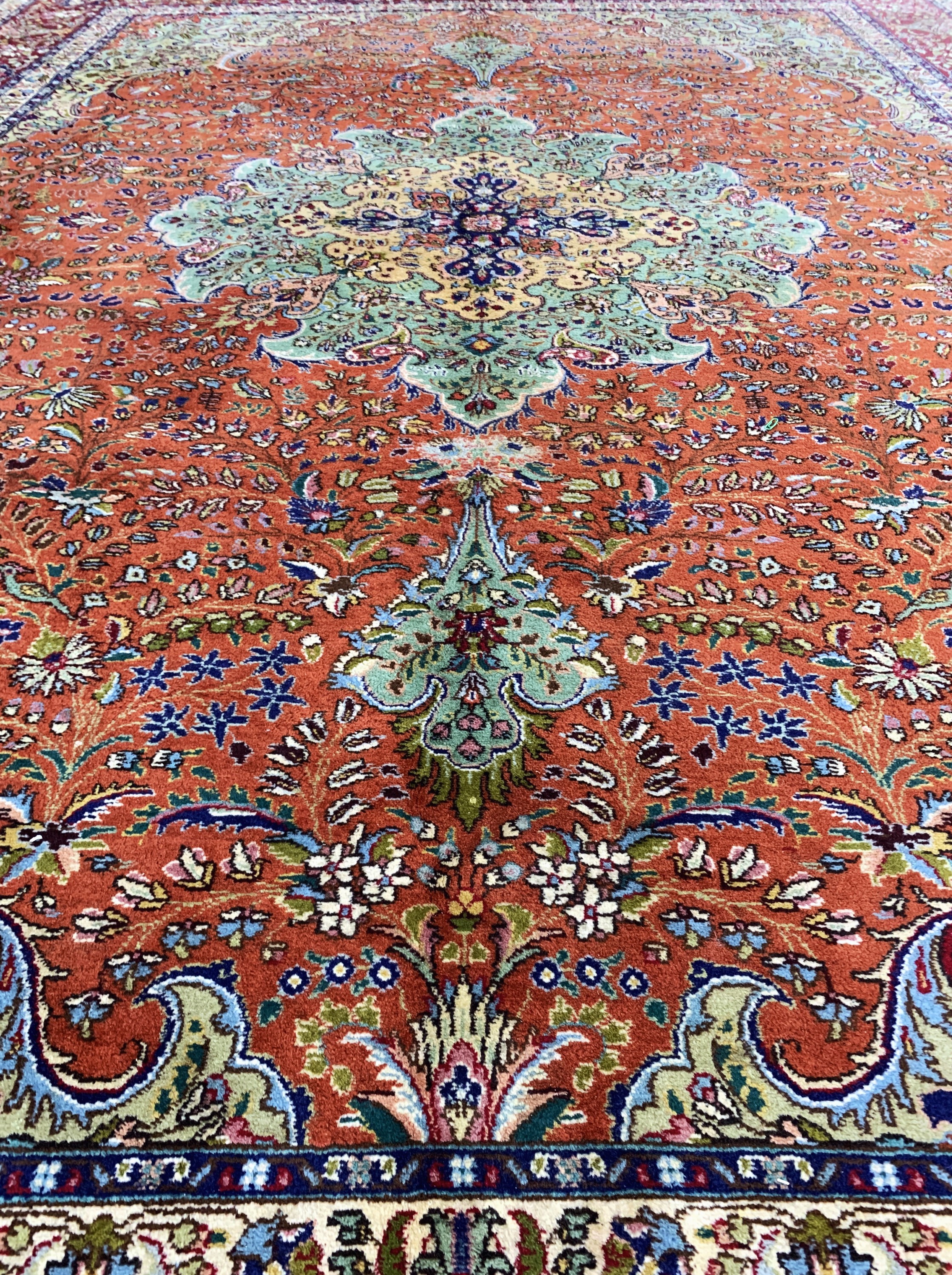 Detail j: Täbriz(40 Raj), Persien, Mitte 20.Jhd, Wolle auf Baumwolle, ca. 420 x 305 cm, EHZ: 2,(kleine restaurierungen)