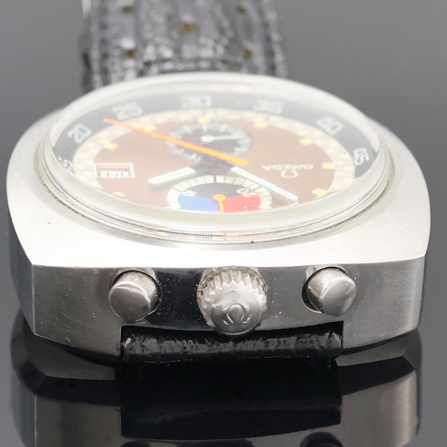 Detail e: OMEGA seltener Rallye-Armbandchronograph Seamaster "Bullhead"" Referenz 146.011-69, Handaufzug, Schweiz um 1969, trapezförmiges ...