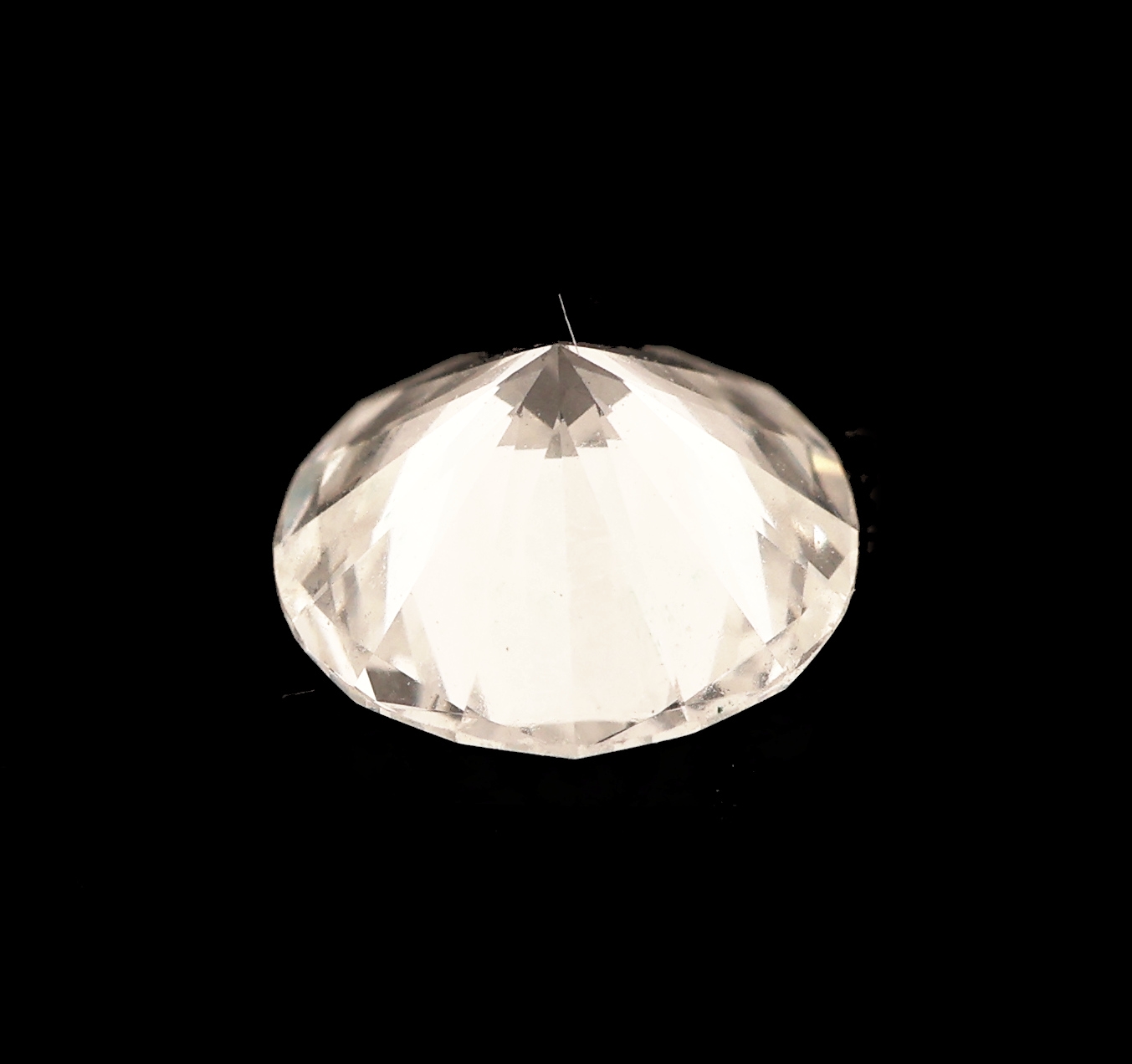 Detail b: Loser Brillant 0.72 ct hochfeines Weiß (E)/ lupenrein, DPL Expertise 08/2007