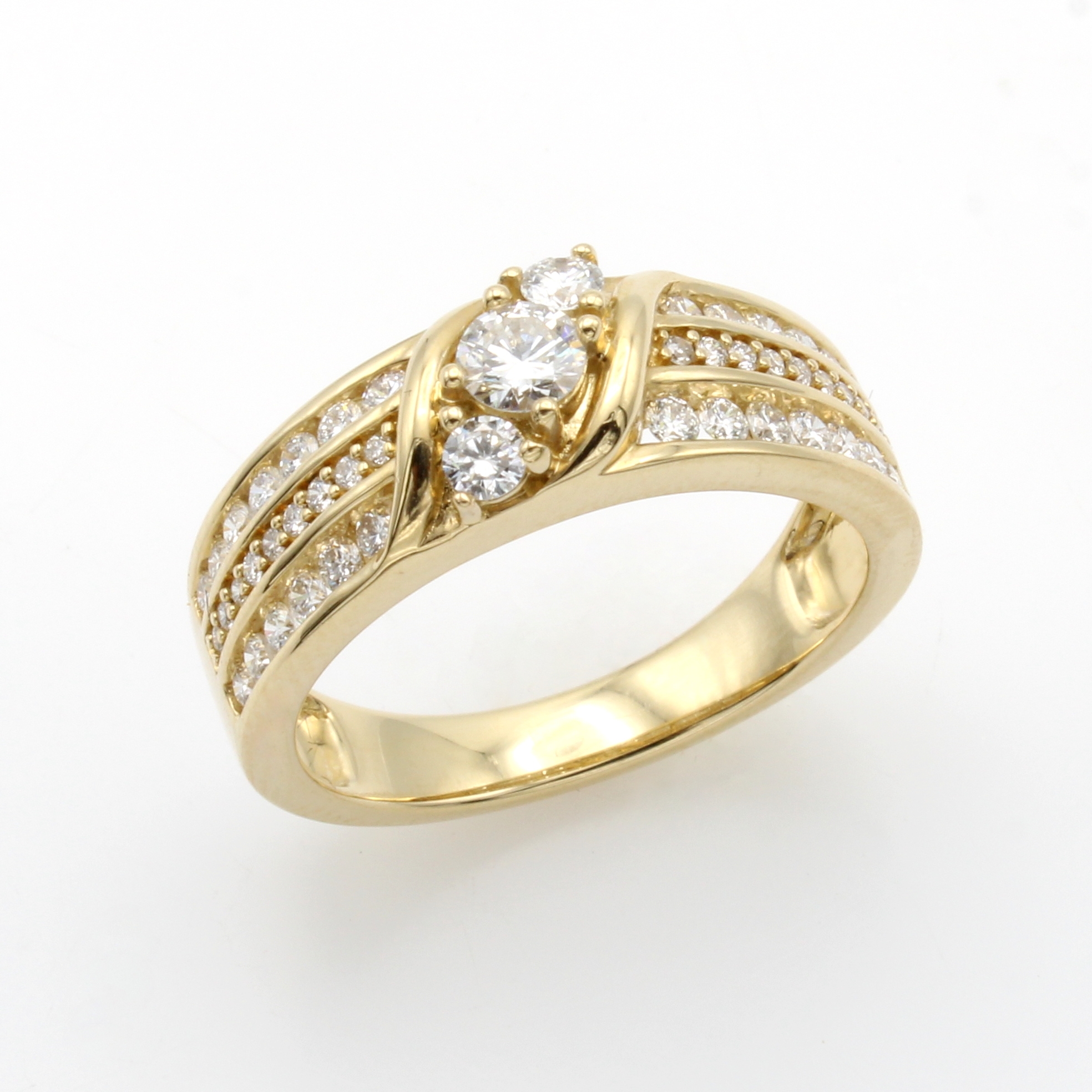 Image 27011483 - Ring mit Brillanten, GG 585/000, 44 Brill. u. 3 Solitäre zus. ca. 0.75 ct Weiß/p, RW ...