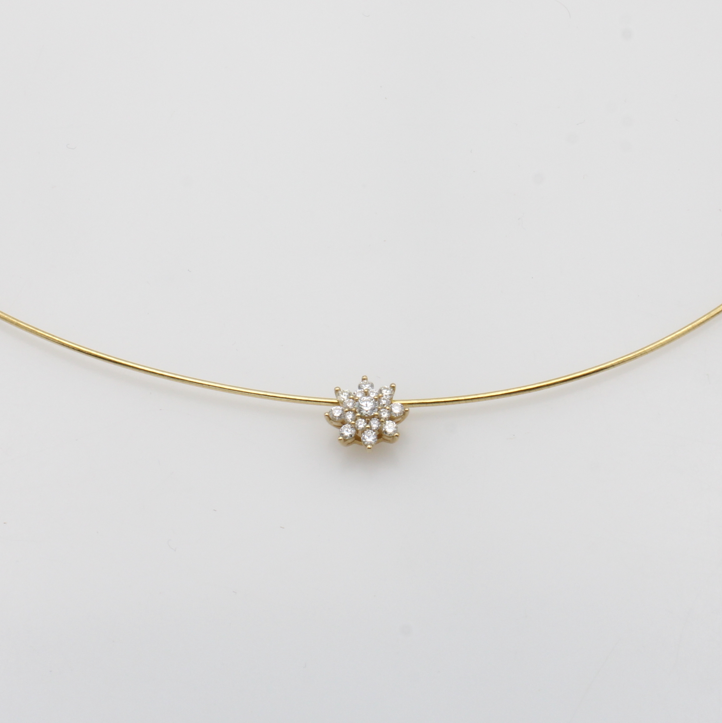 Image 27011487 - Anhänger mit Brillanten an Omegareif, GG 585/000, Brill. zus. ca. 0.25 ct get.Weiß/ ...