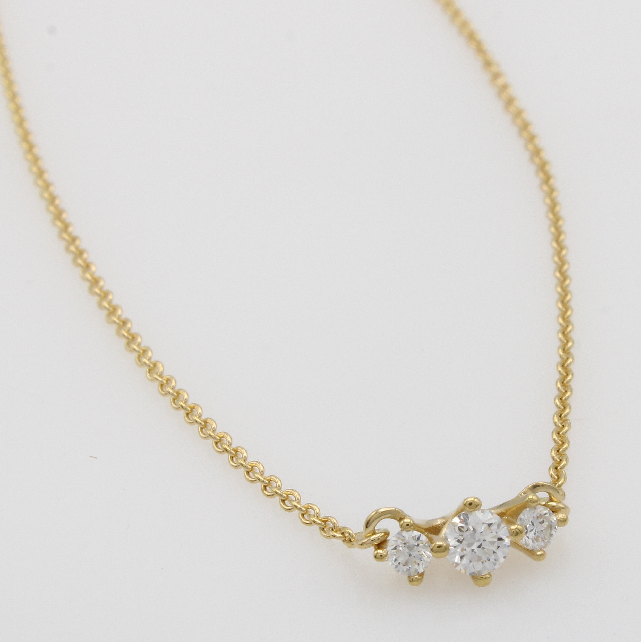 Image 27011490 - Collier mit Brillanten, GG 585/000, 3 Brill.mittig gef. zus. ca. 0.20 ct Weiß/lupenr., ...