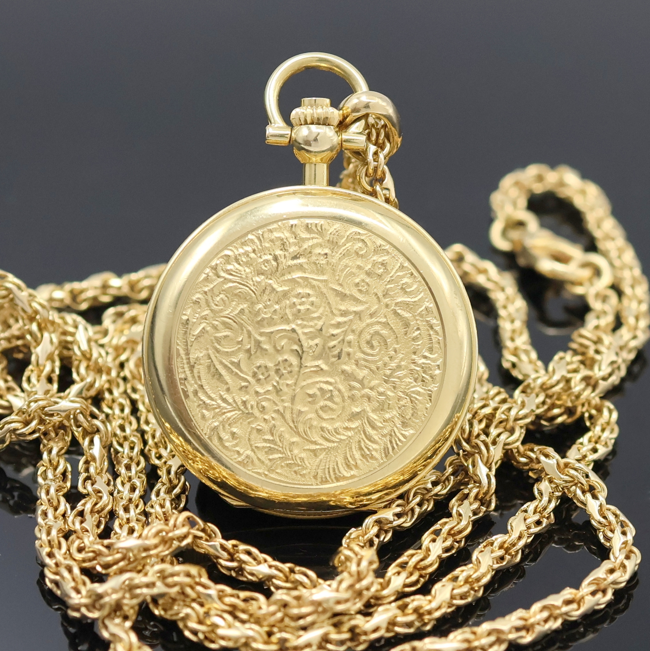 Detail a: CHOPARD kleine Damensavonette in GG 750/000 Referenz 3022 an GG 750/000 Kette, Schweiz um 1990, Handaufzug, fein graviertes Geh., Münzrand, weißes ...