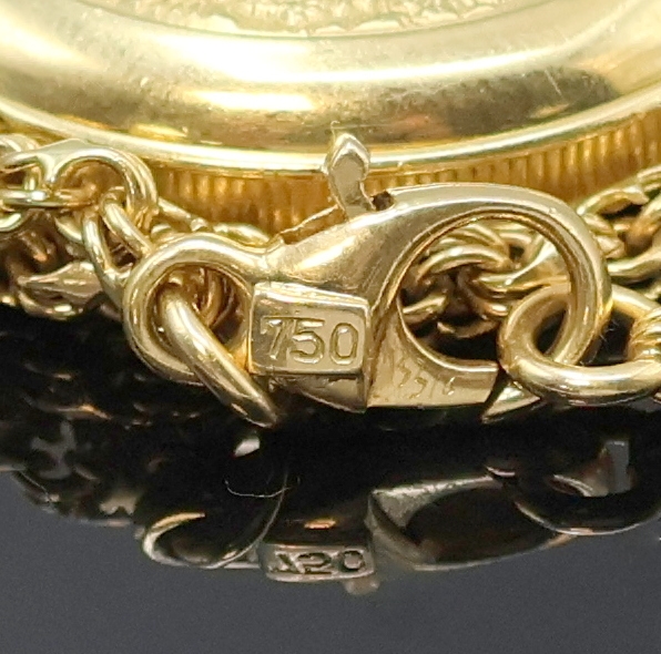 Detail d: CHOPARD kleine Damensavonette in GG 750/000 Referenz 3022 an GG 750/000 Kette, Schweiz um 1990, Handaufzug, fein graviertes Geh., Münzrand, weißes ...