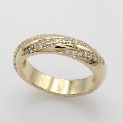 27011465a - Ring mit Brillanten, GG 585/000, Brill. zus. ca. 0.30 ct Weiß/lupenr., gedrehte Optik, ...