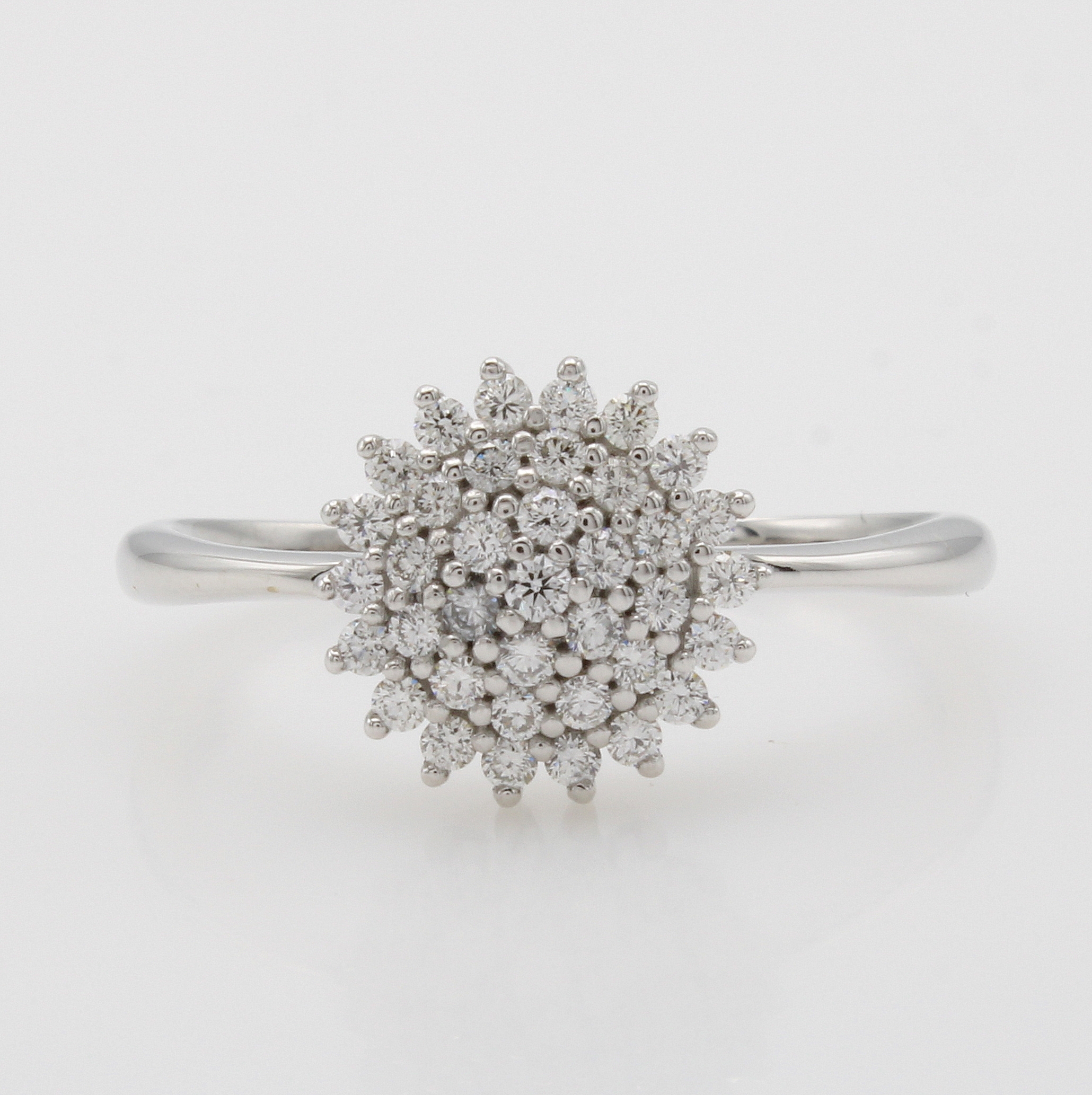 Image 27011500 - Ring mit Brillanten, WG 585/000, runder Ringkopf bes. m. Brill. zus. ca. 0.50 ct ...